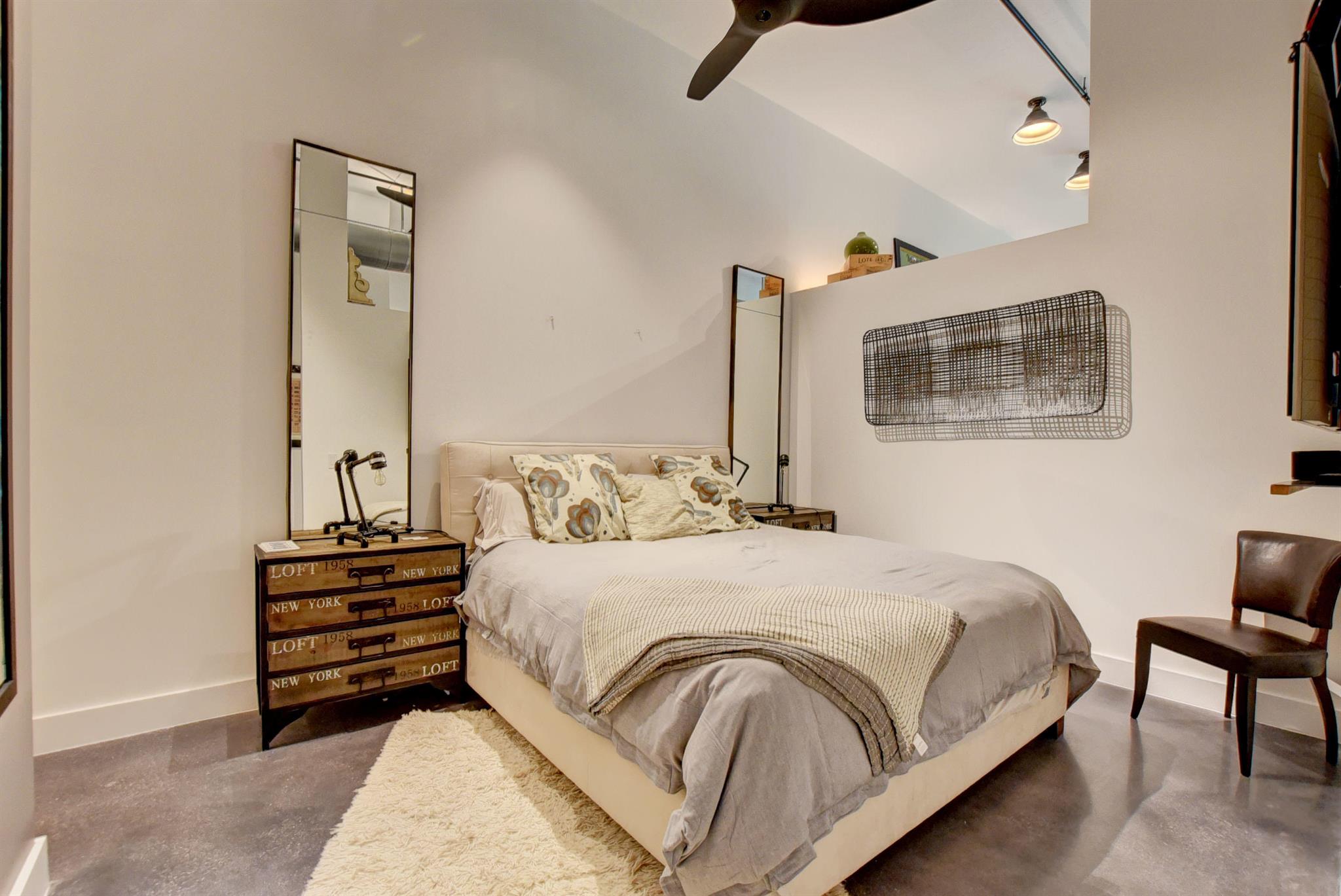 185 NE 4th Avenue 203