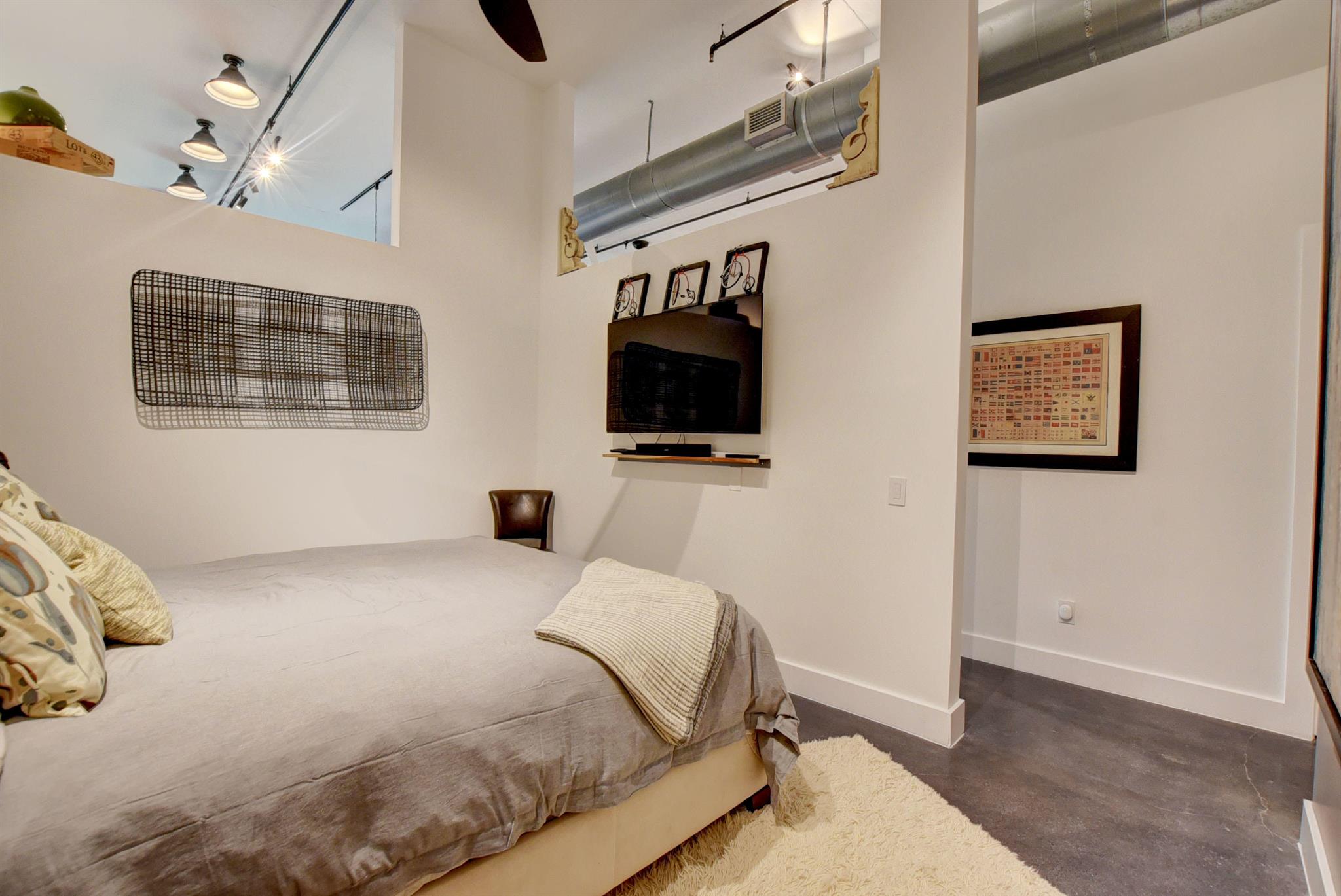 185 NE 4th Avenue 203