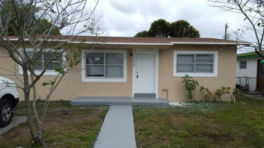 Completely renovated single family home in the heart of Ft Lauderdale, Easy to Show, Pet OK with non refundable Fee, New appliances, Bathrooms and Floors