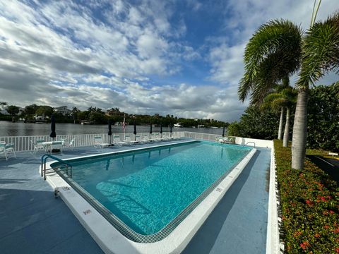 A home in South Palm Beach