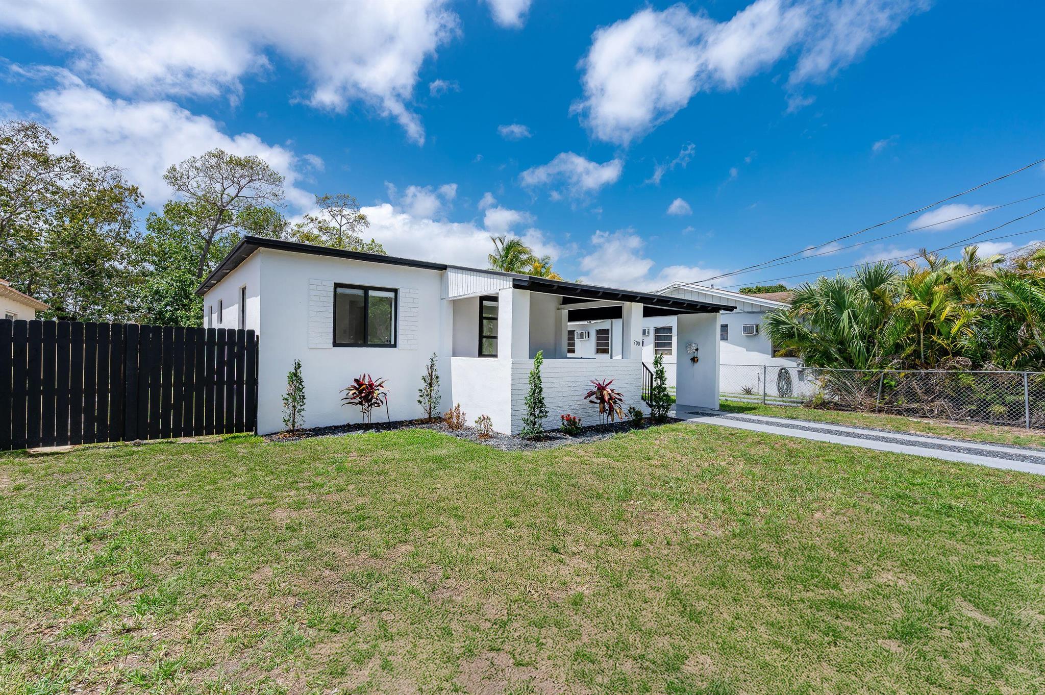 200 SW 48th Avenue