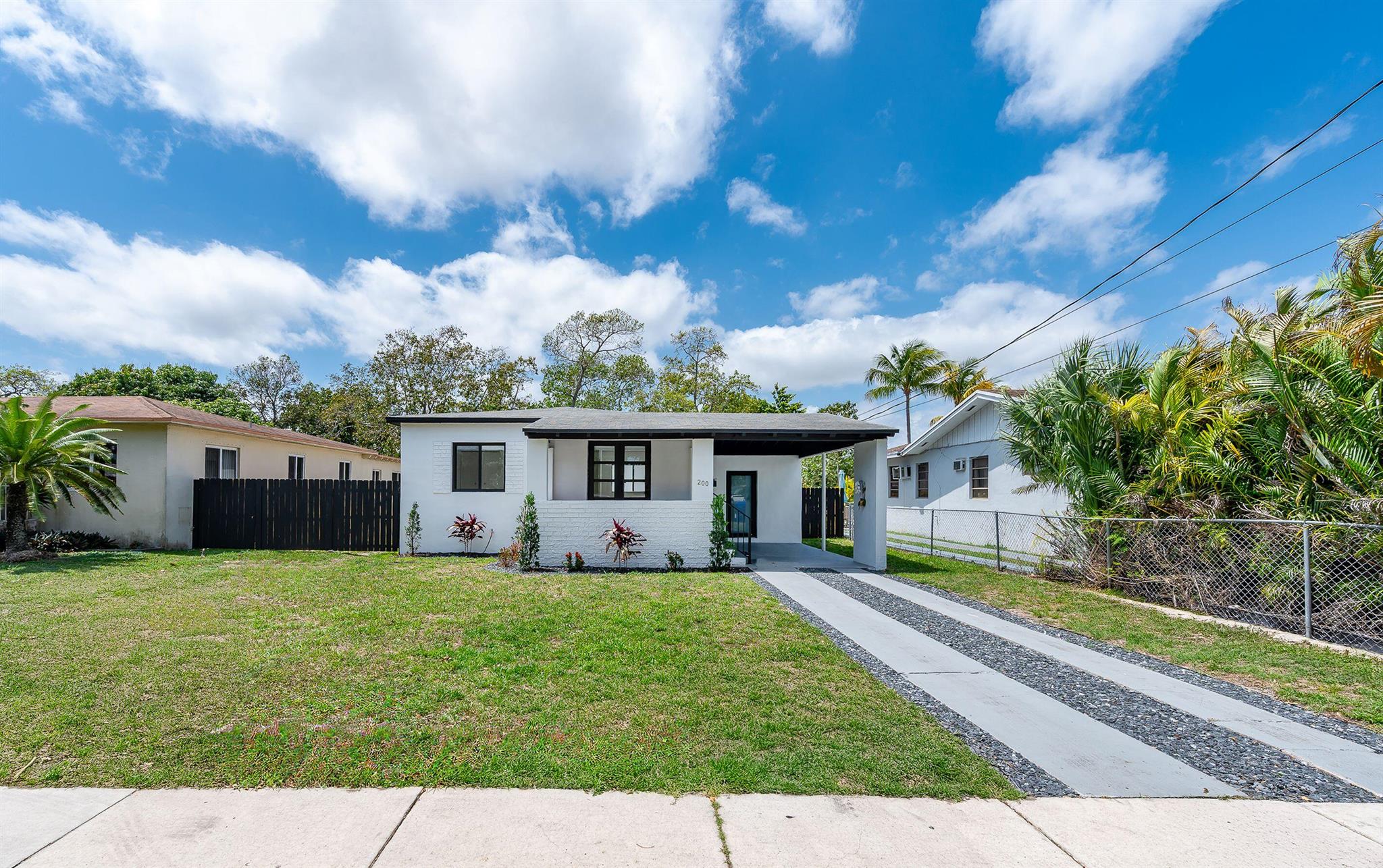 200 SW 48th Avenue