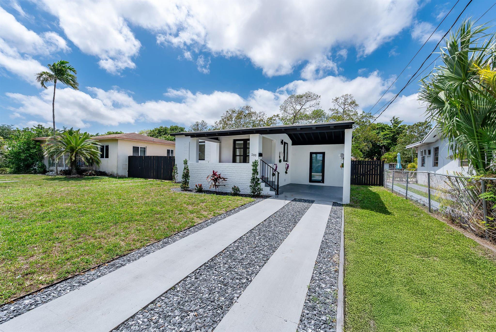 200 SW 48th Avenue