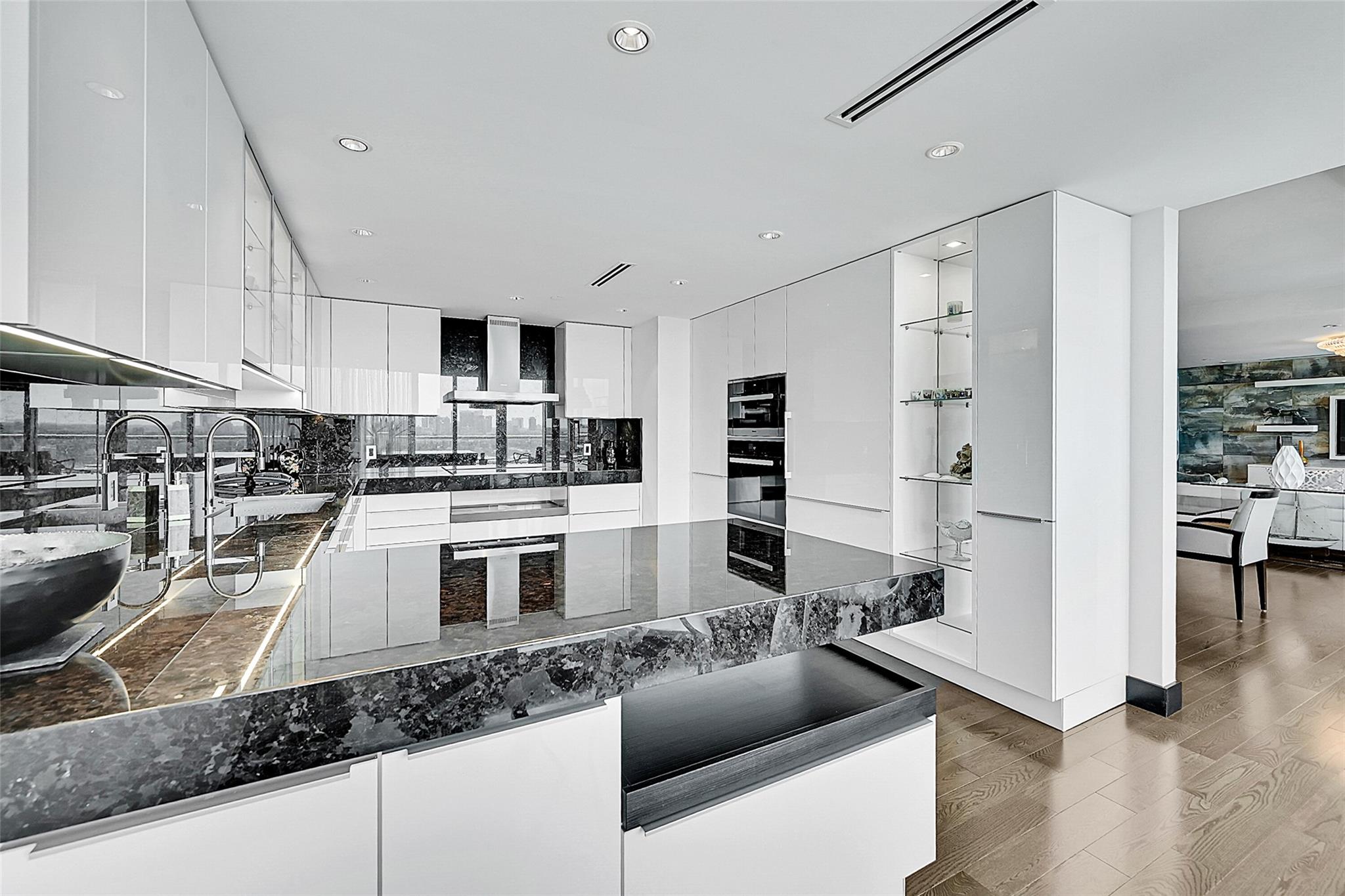 Ritz Carlton - Residential