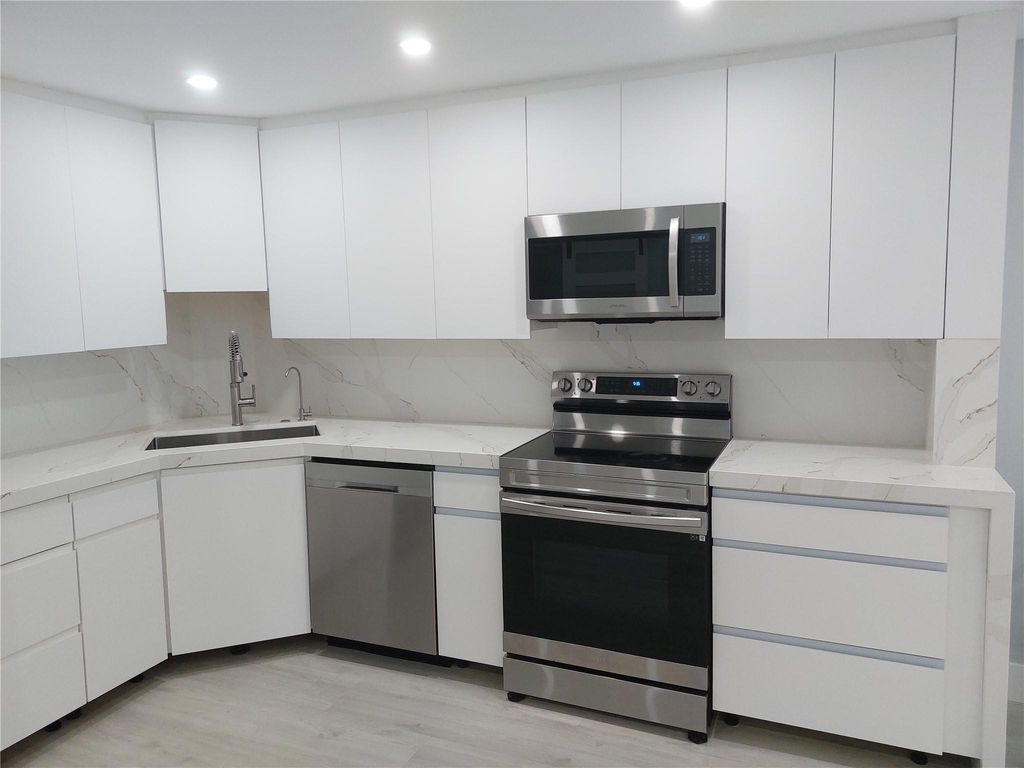 Photo of 2115 NE 37th Drive #235, Fort Lauderdale, FL 33308 (MLS # F10482731)