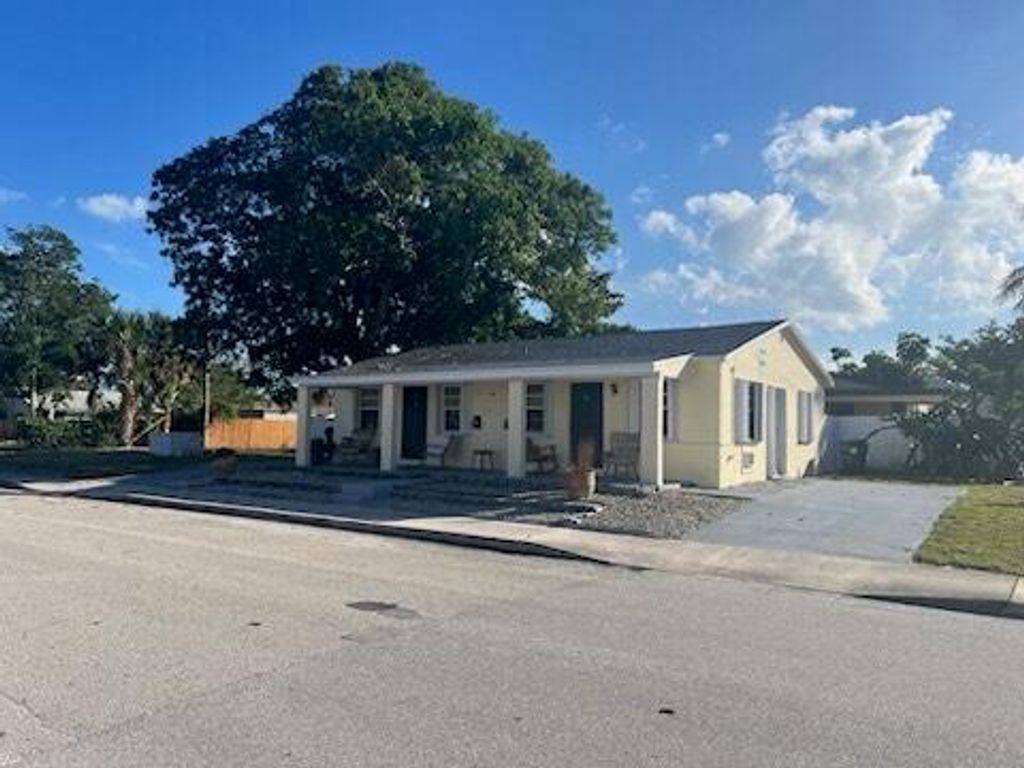 Photo of 1202 S M Street, Lake Worth Beach, FL 33460 (MLS # R11047522)