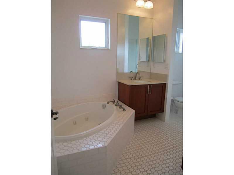 THE VILLAGE AT SAILBOAT B - Residential Lease