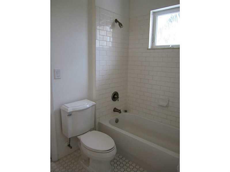 THE VILLAGE AT SAILBOAT B - Residential Lease