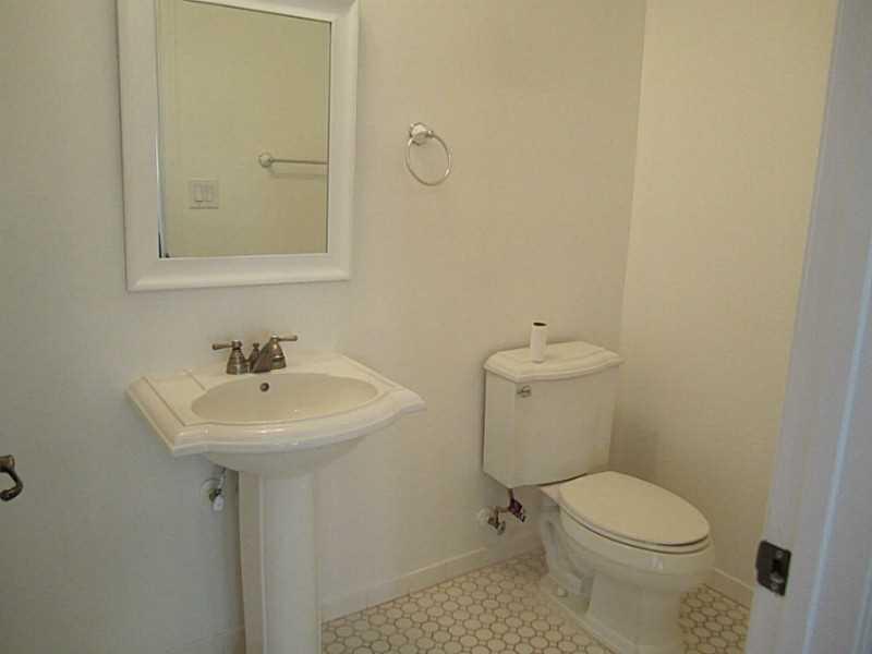 THE VILLAGE AT SAILBOAT B - Residential Lease