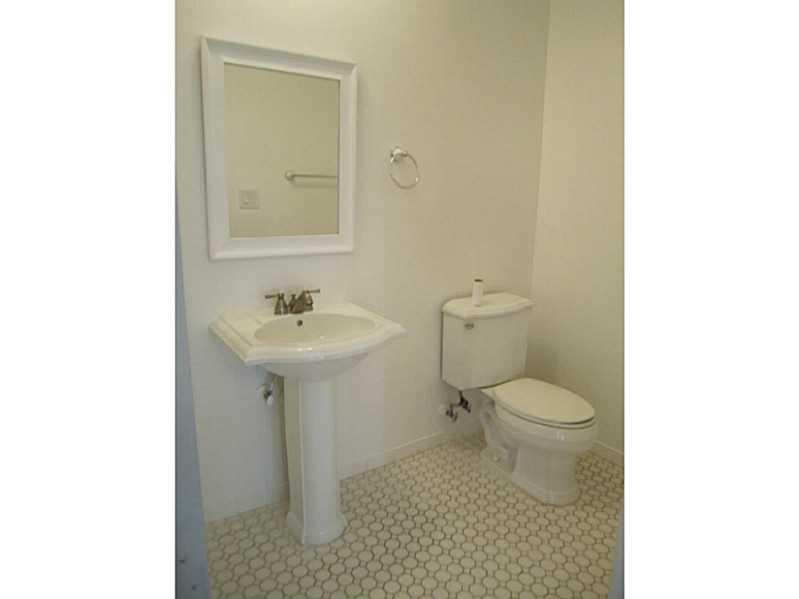 THE VILLAGE AT SAILBOAT B - Residential Lease