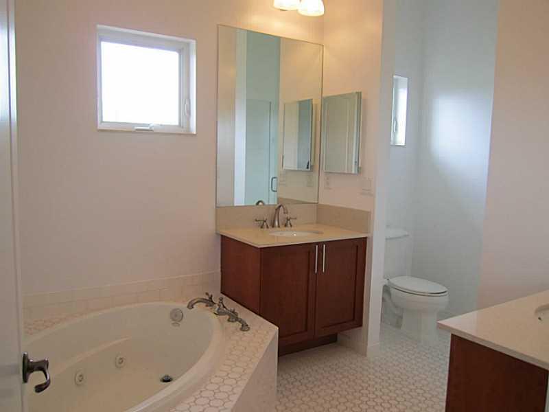 THE VILLAGE AT SAILBOAT B - Residential Lease