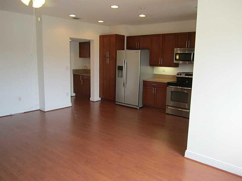 THE VILLAGE AT SAILBOAT B - Residential Lease