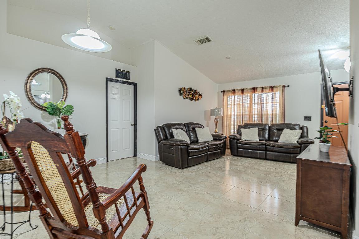 PORT ST LUCIE SECTION 17 - Residential