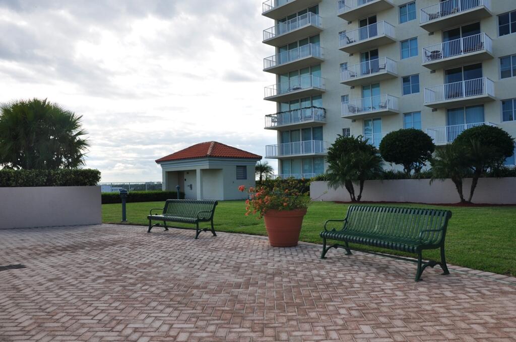 TIDES AT BRIDGESIDE SQUARE - Residential