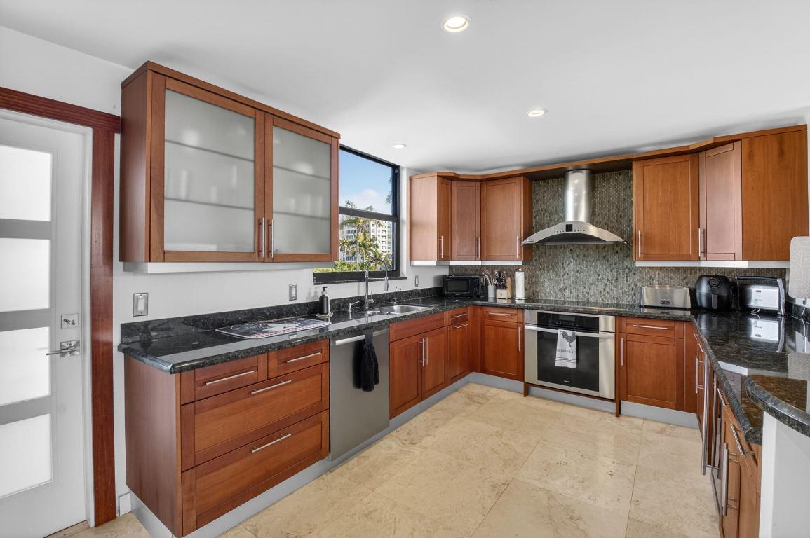 TALBOT HOUSE III CONDO - Residential