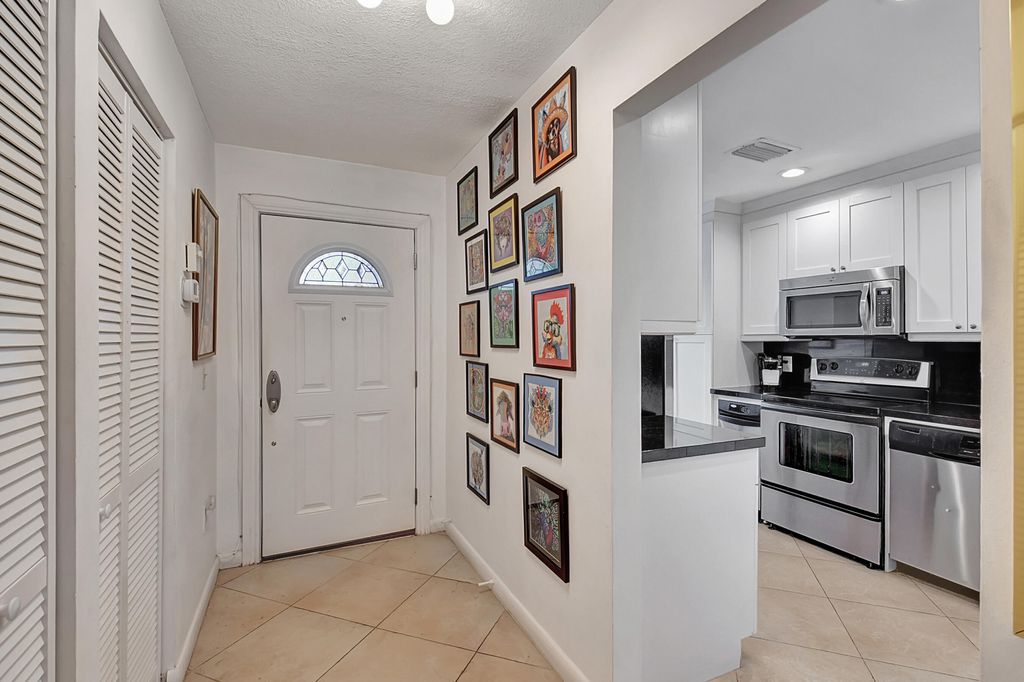 Photo of 42 Stratford Lane #E, Boynton Beach, FL 33436 (MLS # R10961482)