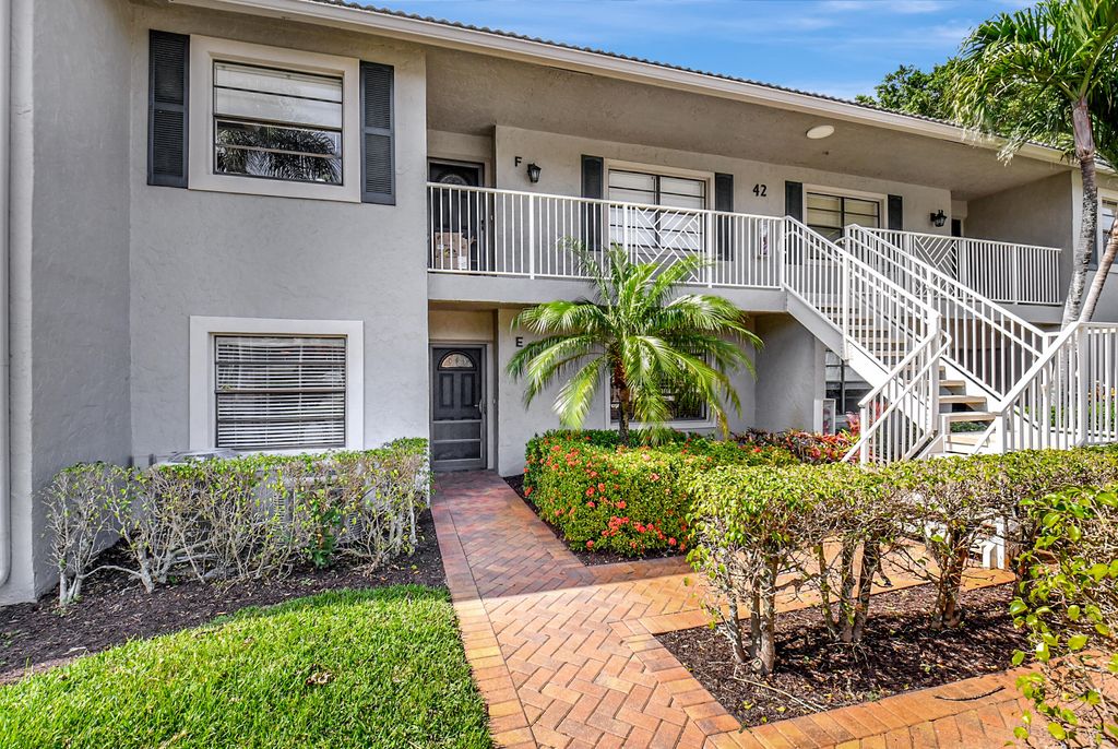 Photo of 42 Stratford Lane #E, Boynton Beach, FL 33436 (MLS # R10961482)