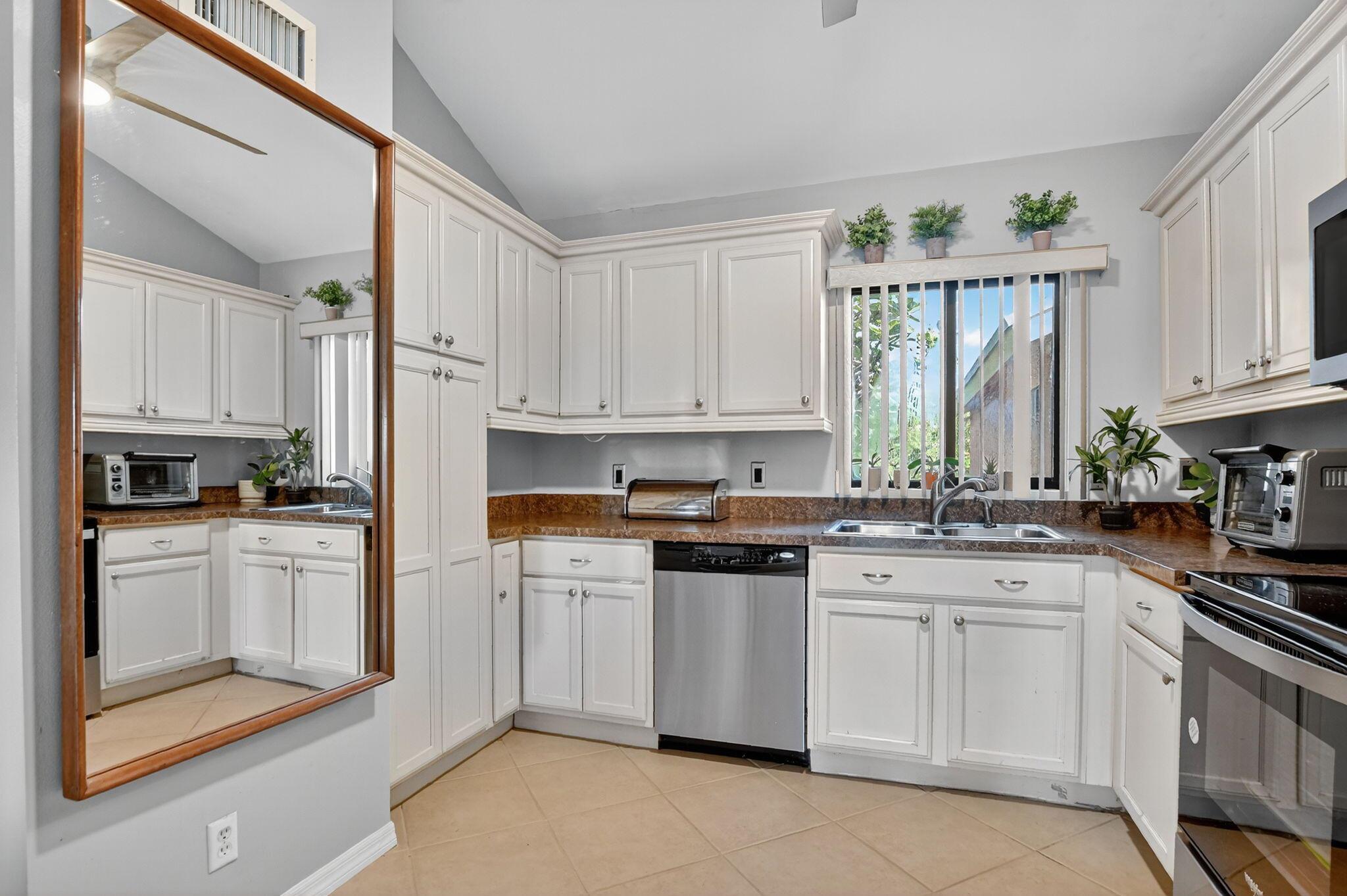 VILLA VALENCIA CONDO - Residential