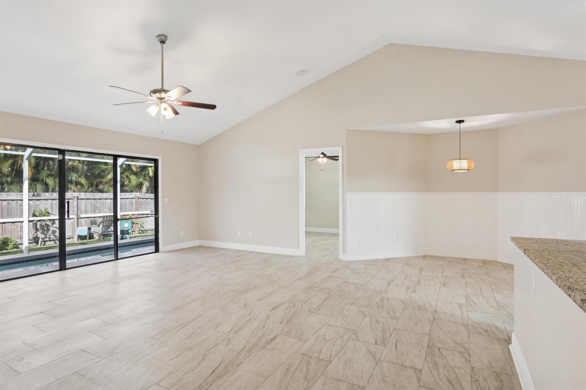 PALM LAKE ESTATES - Residential
