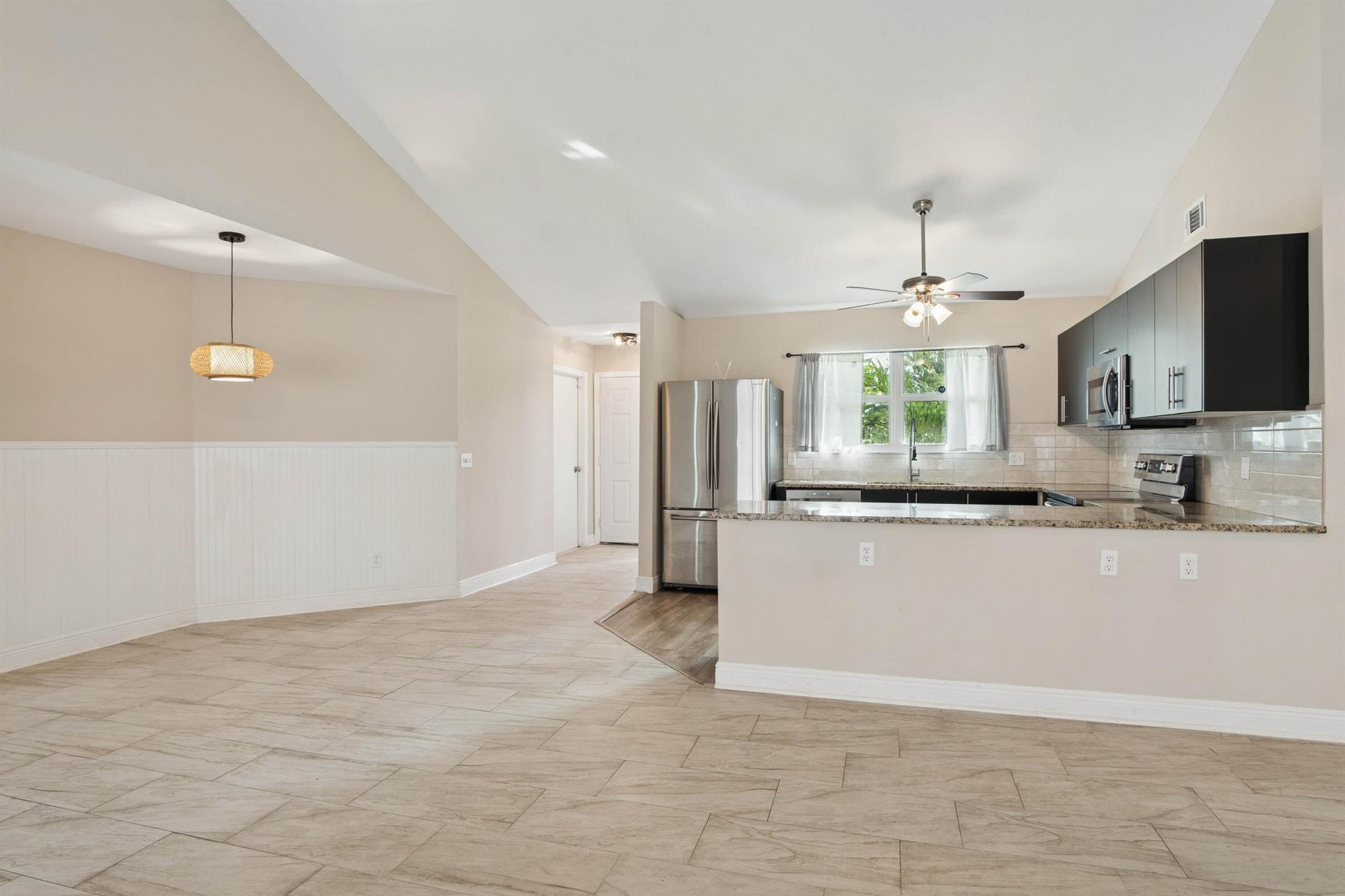 PALM LAKE ESTATES - Residential