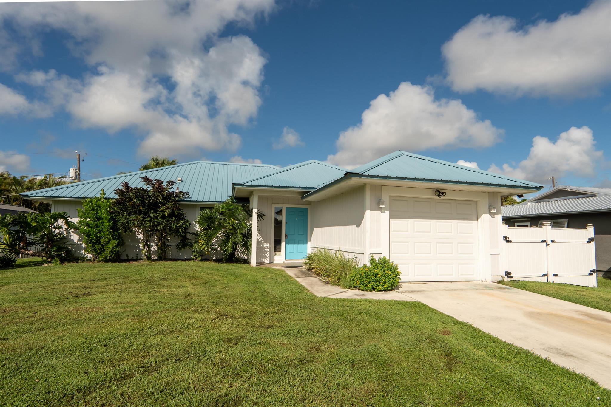 PALM LAKE ESTATES - Residential