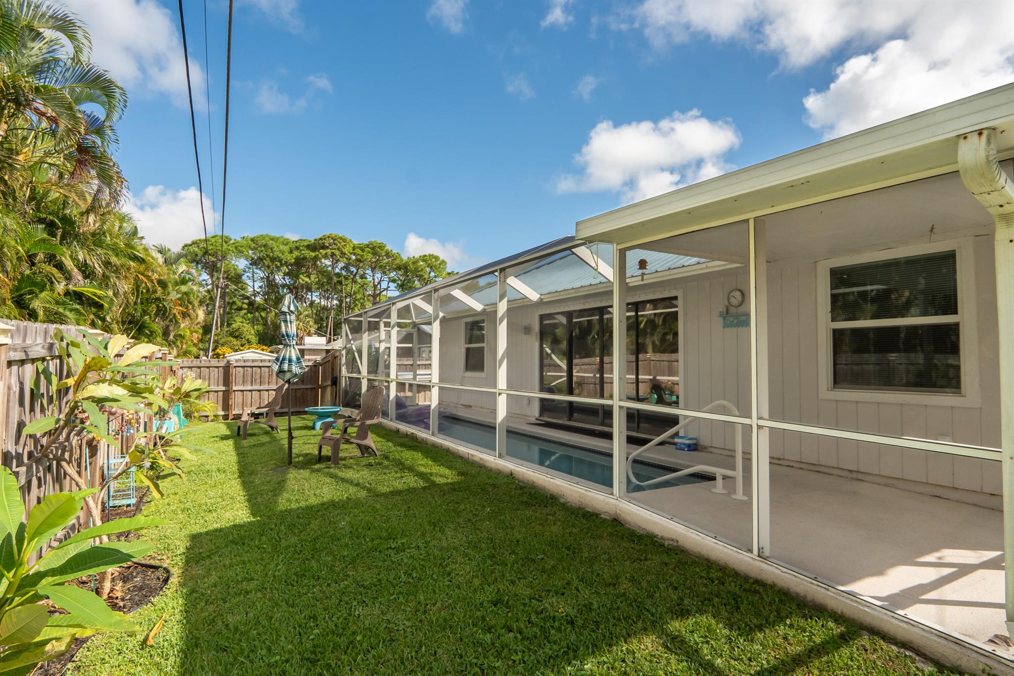 PALM LAKE ESTATES - Residential