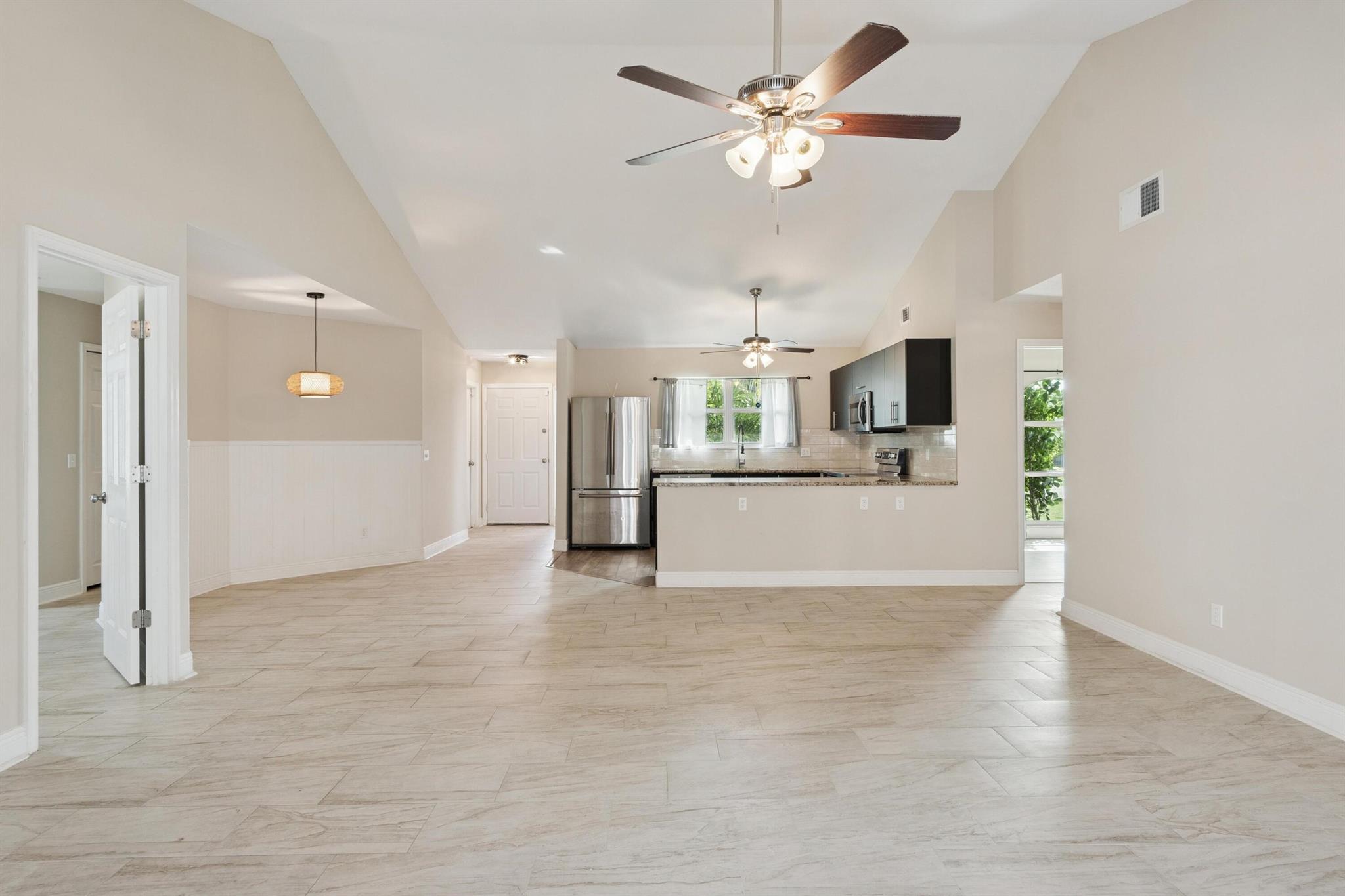 PALM LAKE ESTATES - Residential
