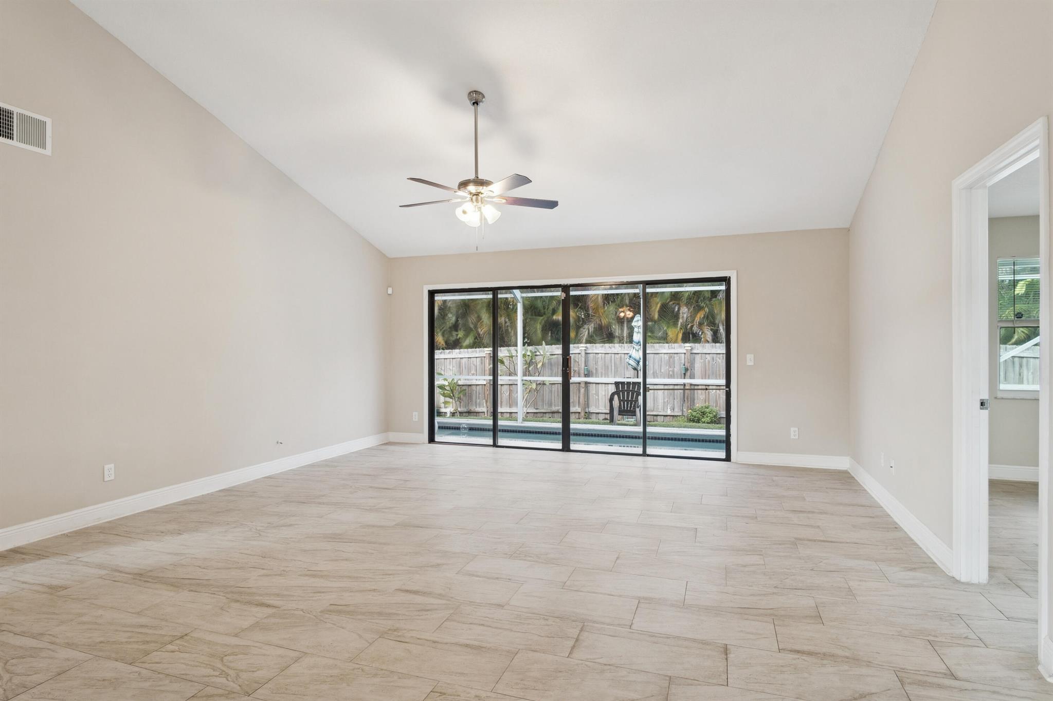 PALM LAKE ESTATES - Residential