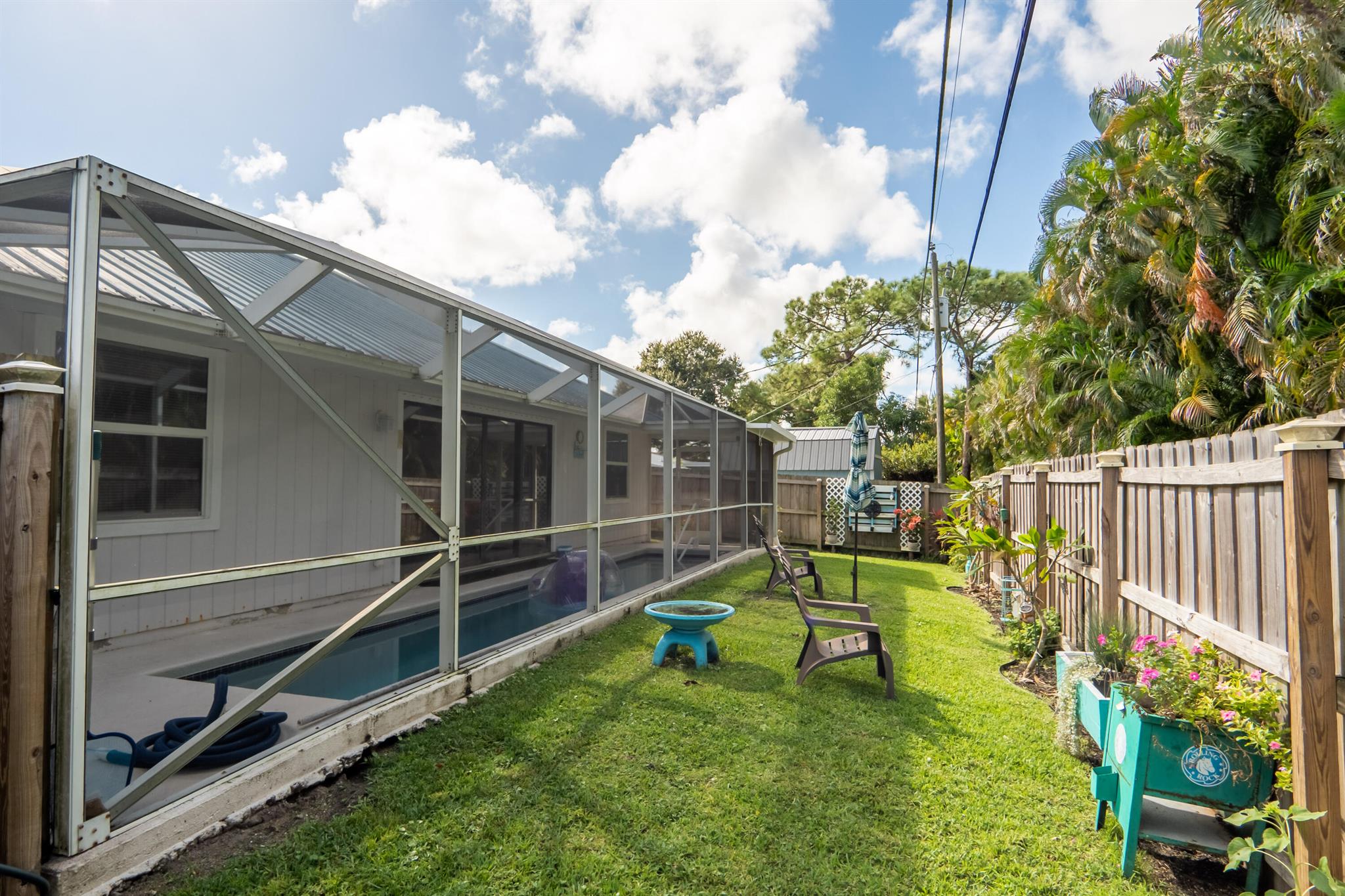 PALM LAKE ESTATES - Residential