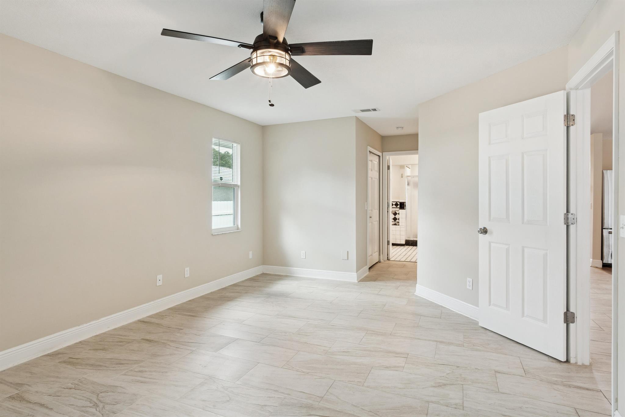 PALM LAKE ESTATES - Residential