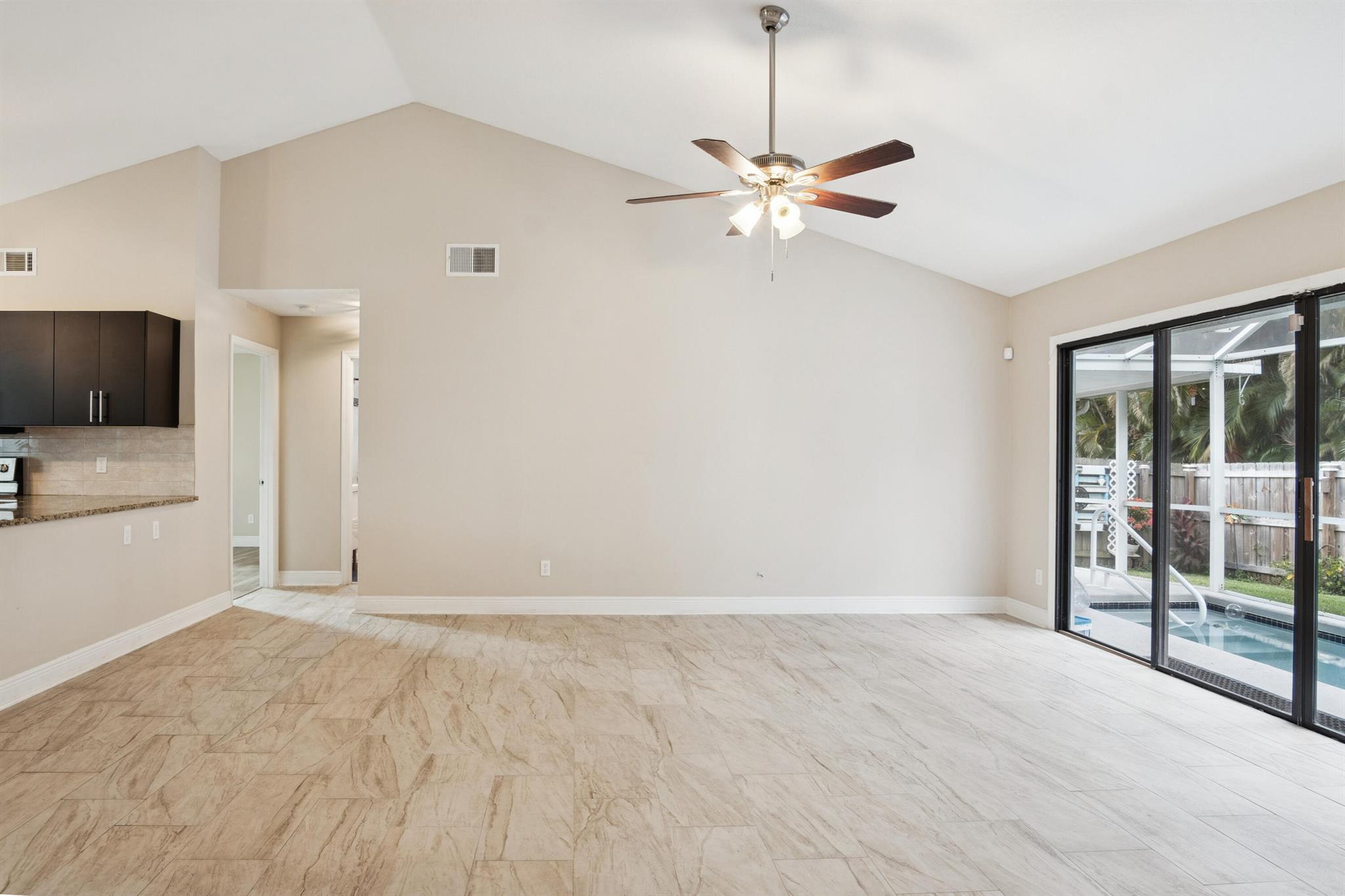 PALM LAKE ESTATES - Residential