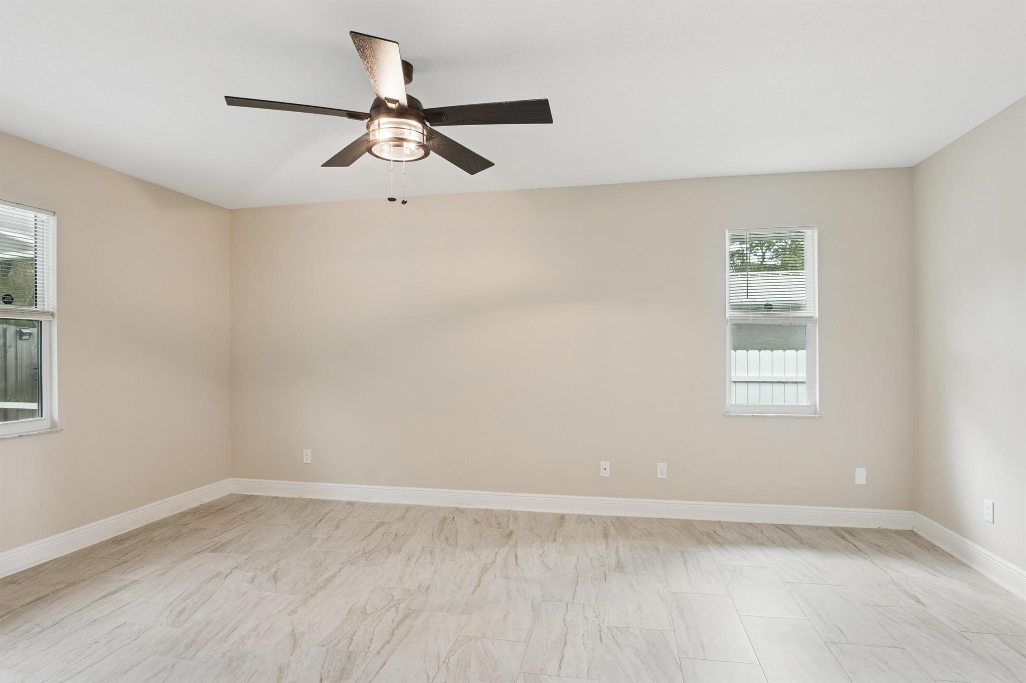 PALM LAKE ESTATES - Residential
