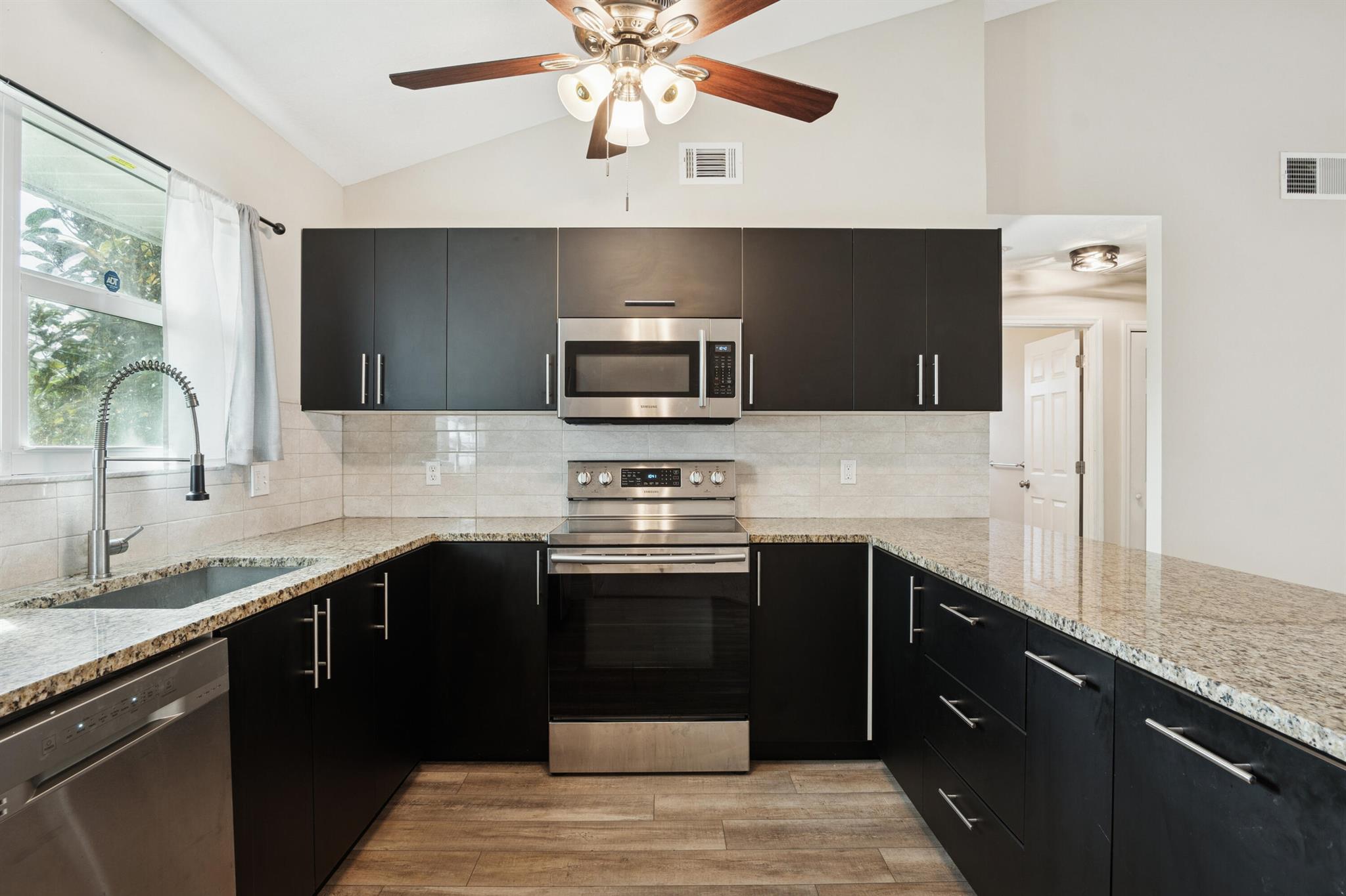 PALM LAKE ESTATES - Residential