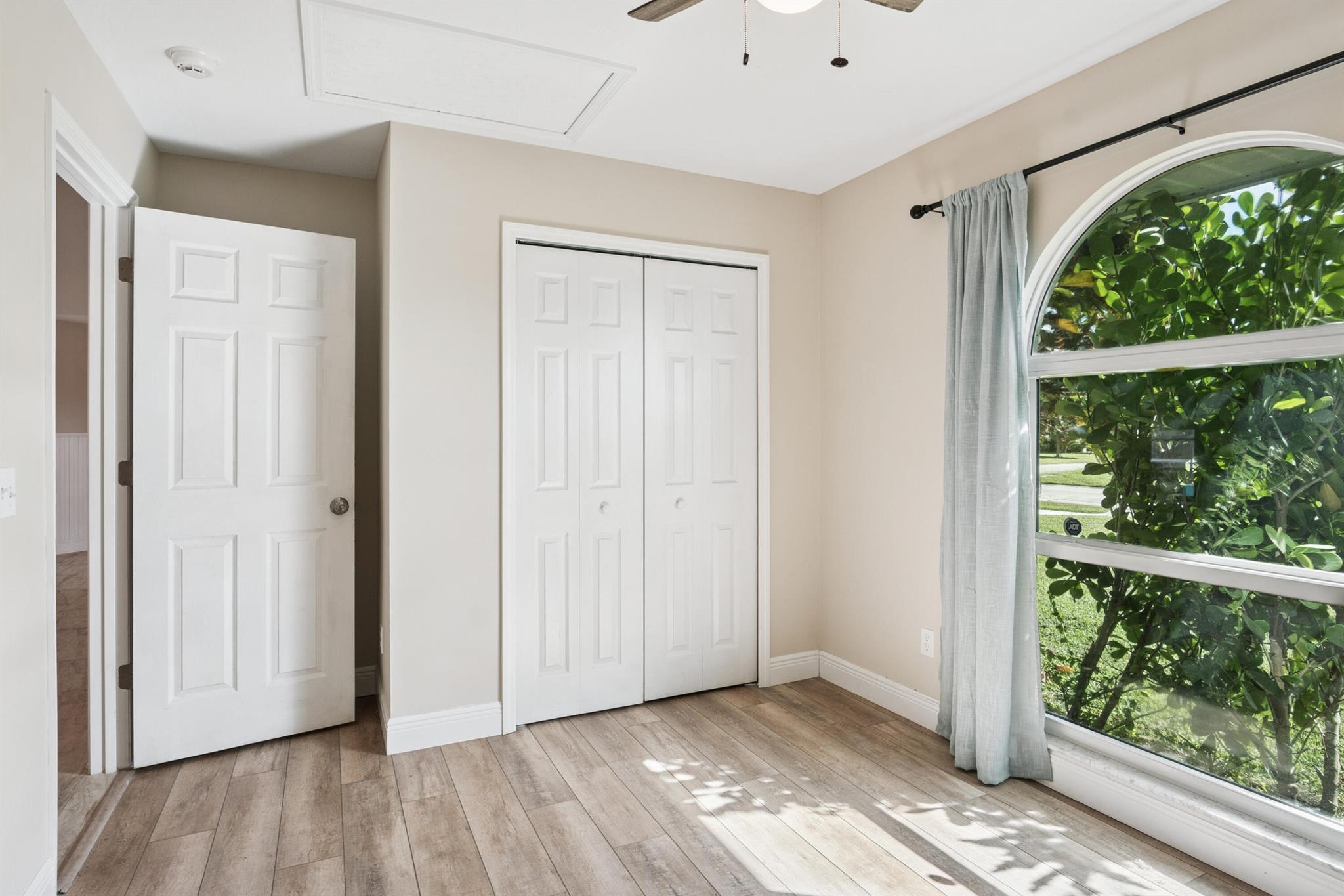 PALM LAKE ESTATES - Residential