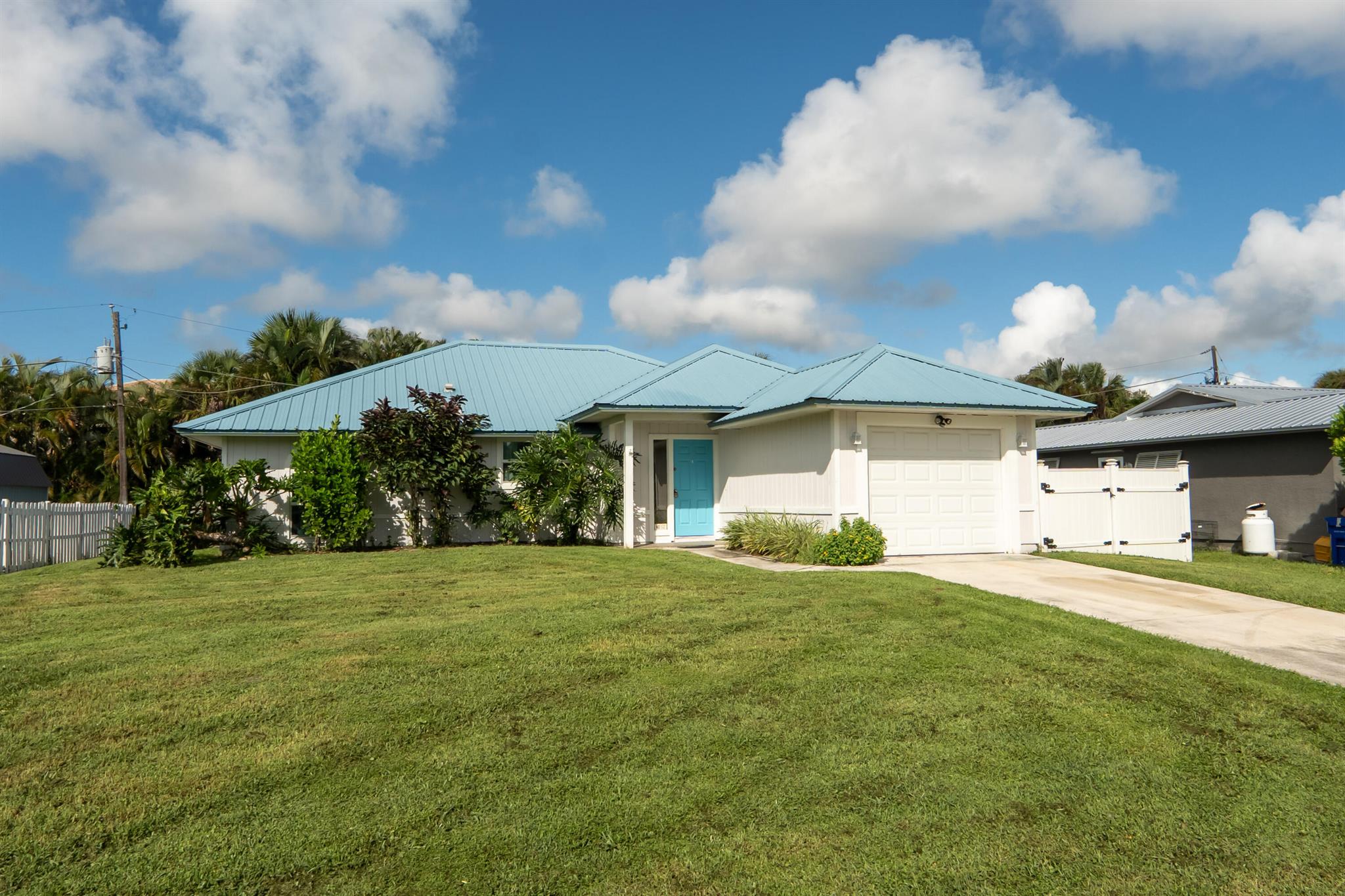 PALM LAKE ESTATES - Residential