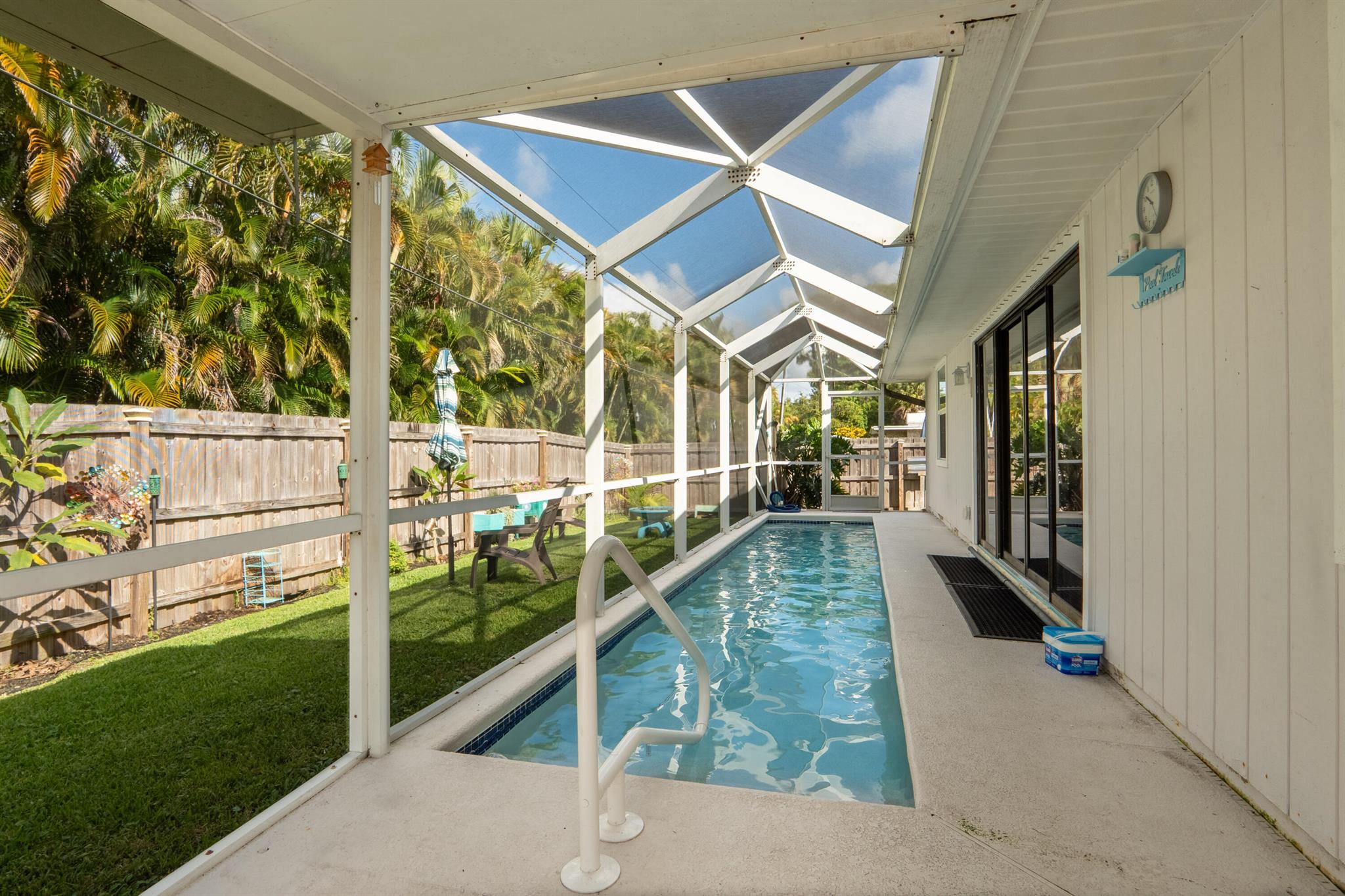 PALM LAKE ESTATES - Residential