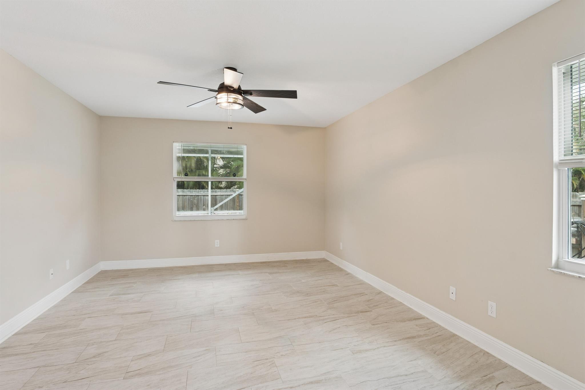 PALM LAKE ESTATES - Residential