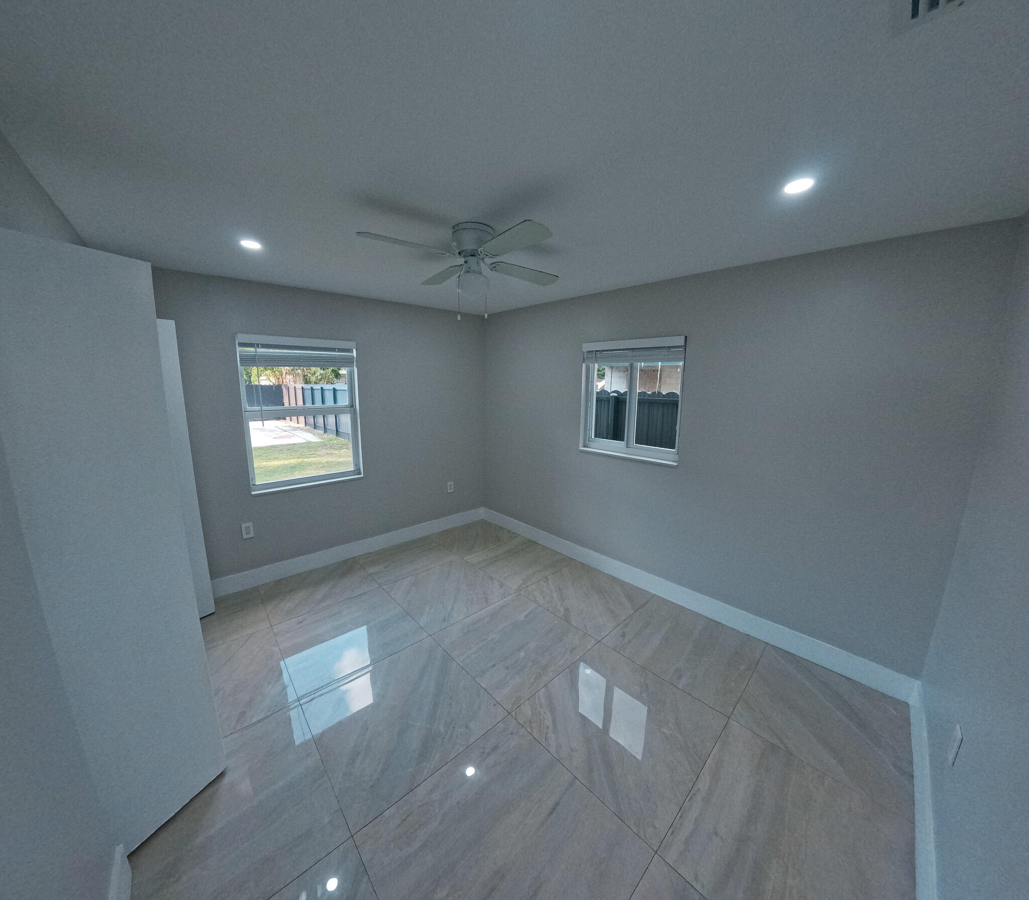 REPLAT OF PALM GARDENS BLK 4 LOT 15 (0.17 AC) - Residential Lease