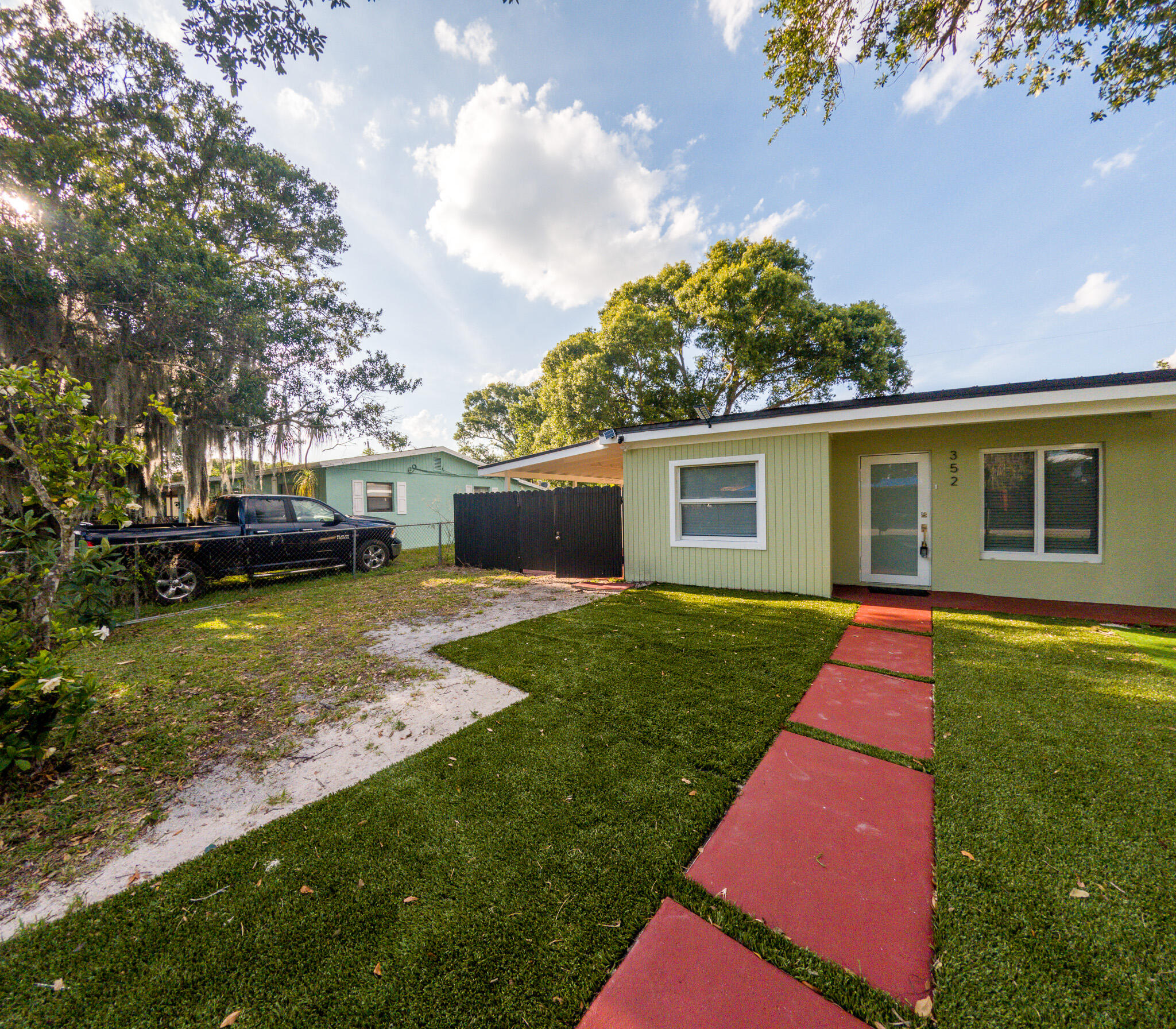 REPLAT OF PALM GARDENS BLK 4 LOT 15 (0.17 AC) - Residential Lease