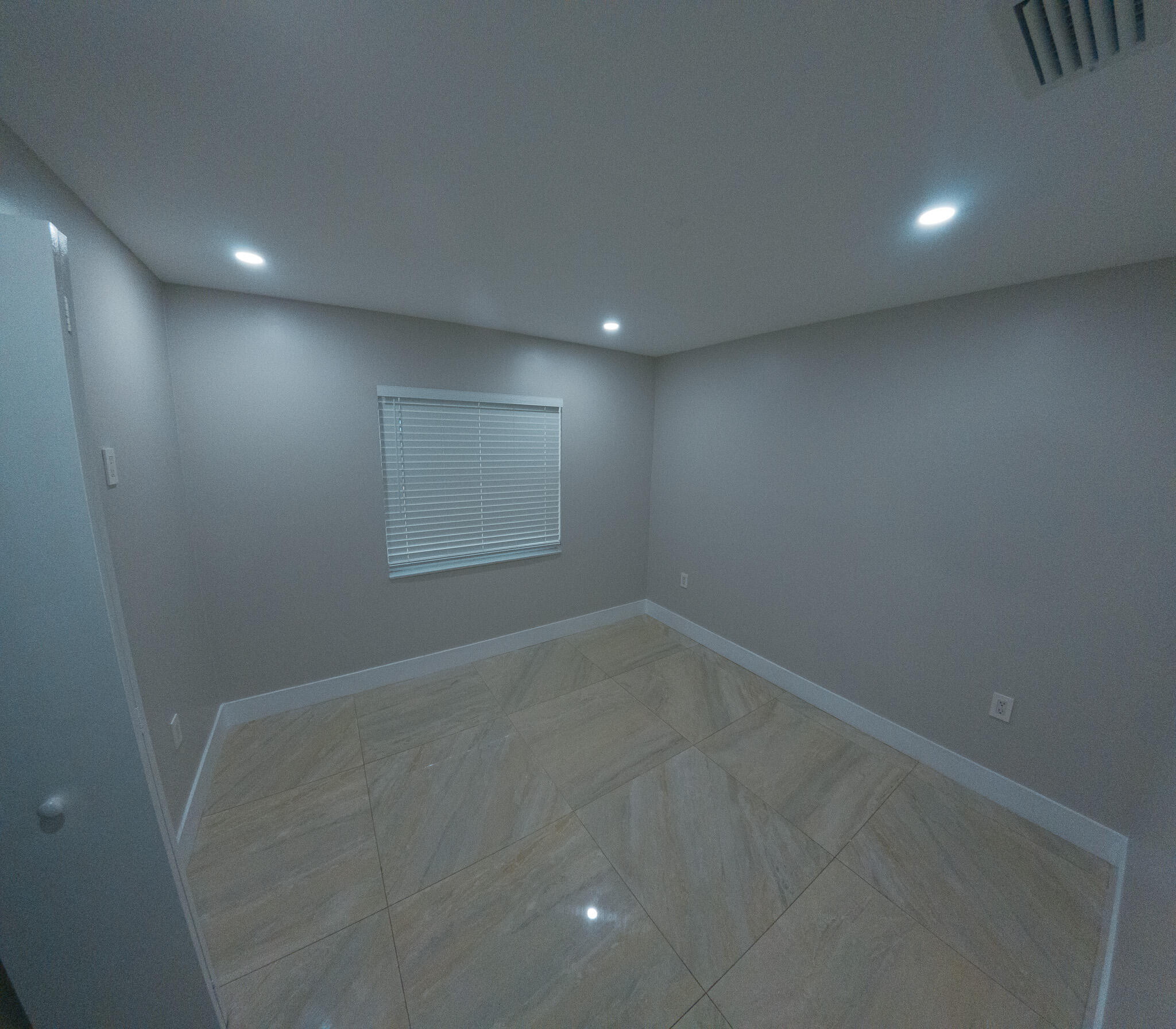 REPLAT OF PALM GARDENS BLK 4 LOT 15 (0.17 AC) - Residential Lease