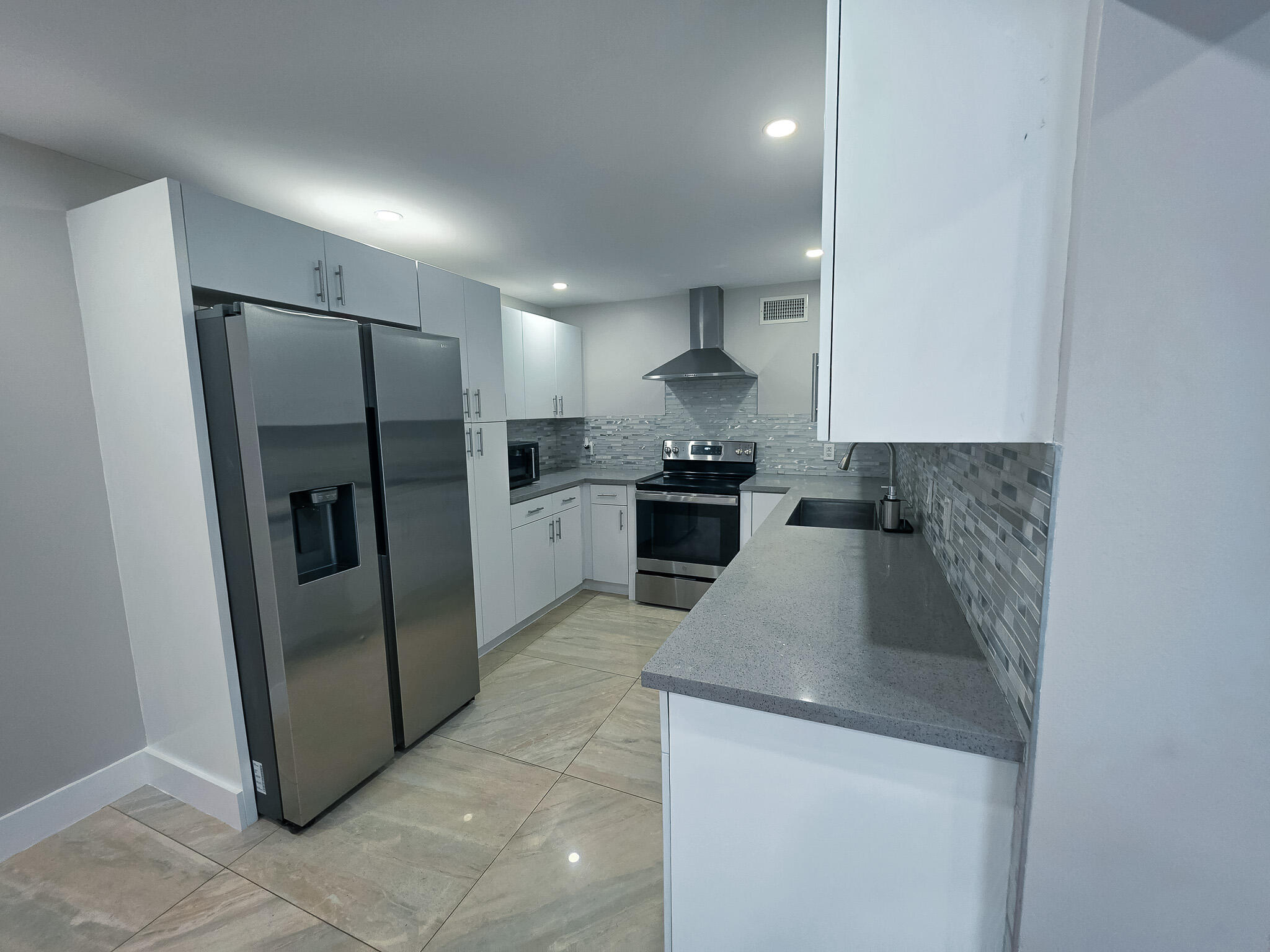REPLAT OF PALM GARDENS BLK 4 LOT 15 (0.17 AC) - Residential Lease