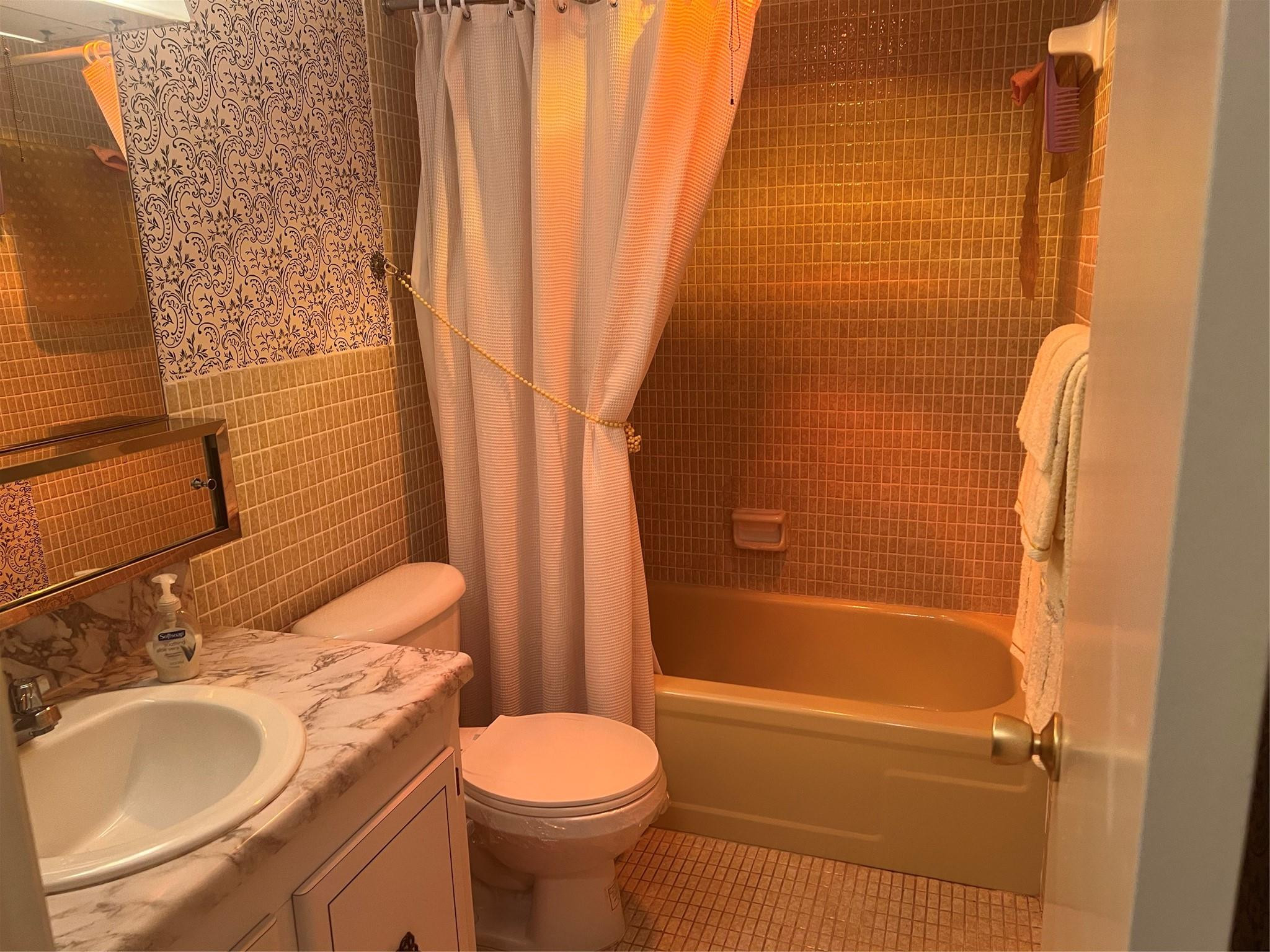 FAIRWAYS ROYALE CONDO - Residential