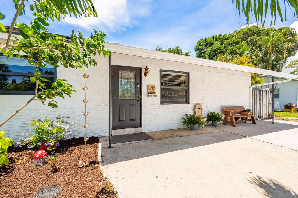 Photo of 1216 Neoga Street, Jupiter, FL 33458 (MLS # R11096944)