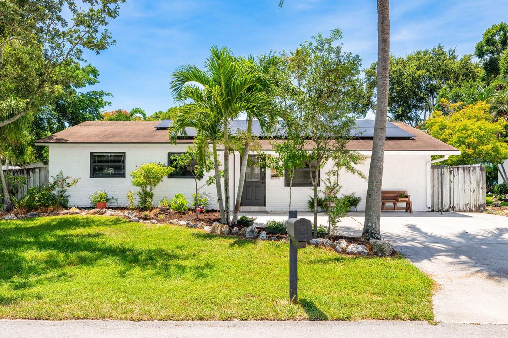 Photo of 1216 Neoga Street, Jupiter, FL 33458 (MLS # R11096944)