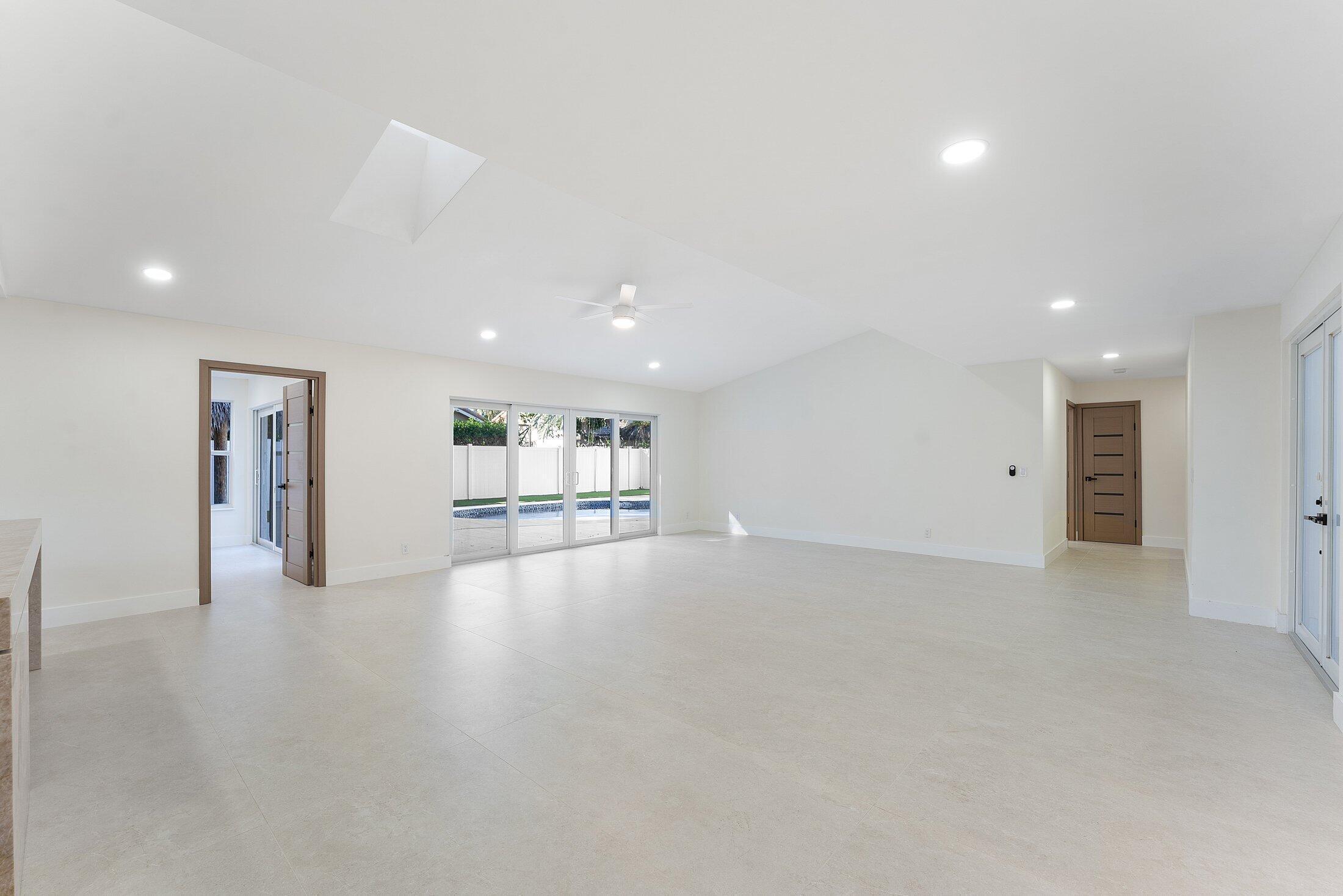 BOCA RATON SQUARE UNIT 18 - Residential