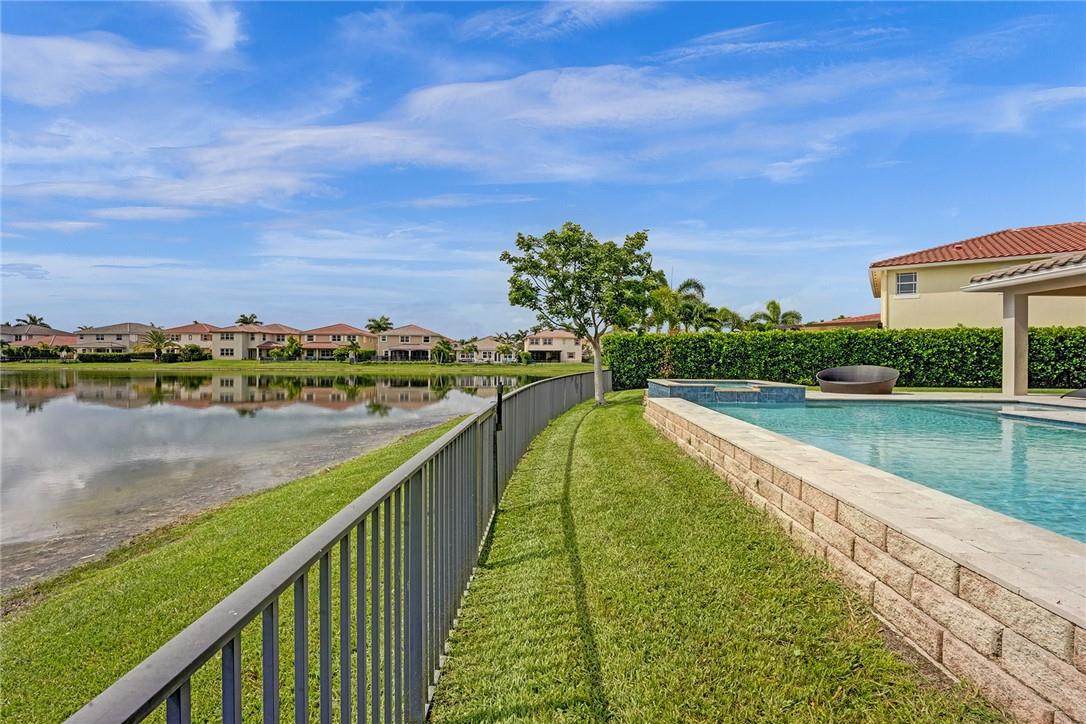 MiraLago - Residential