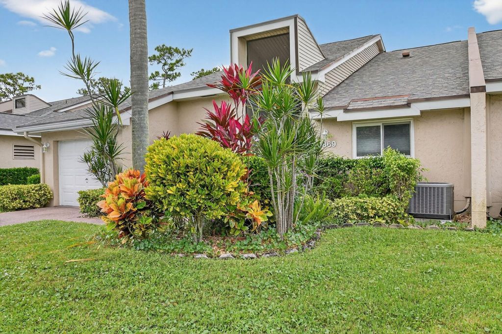 Photo of 6869 Fountains Circle #6869, Lake Worth, FL 33467 (MLS # F10534733)