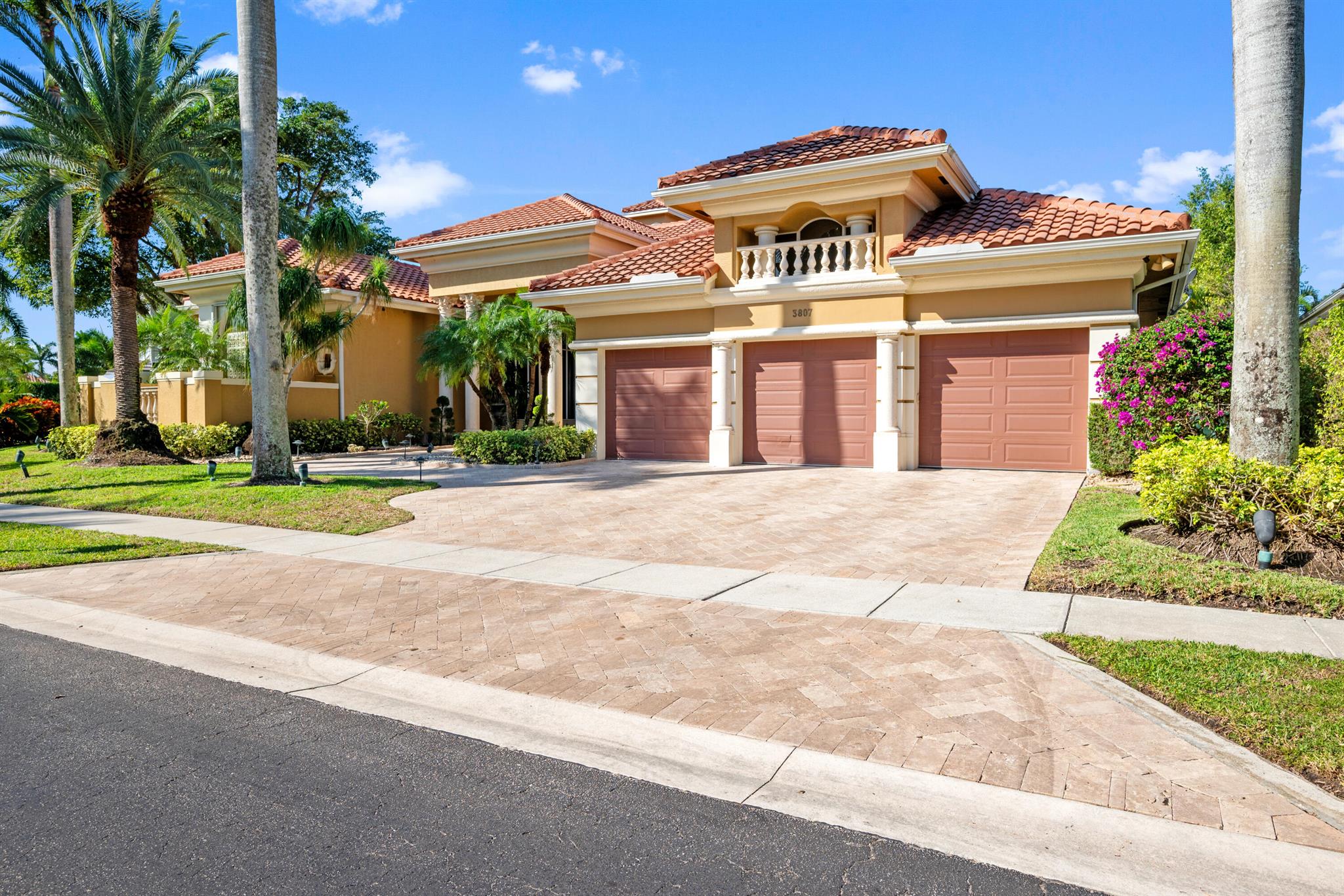 COVENTRY AT WOODFIELD COU - Residential