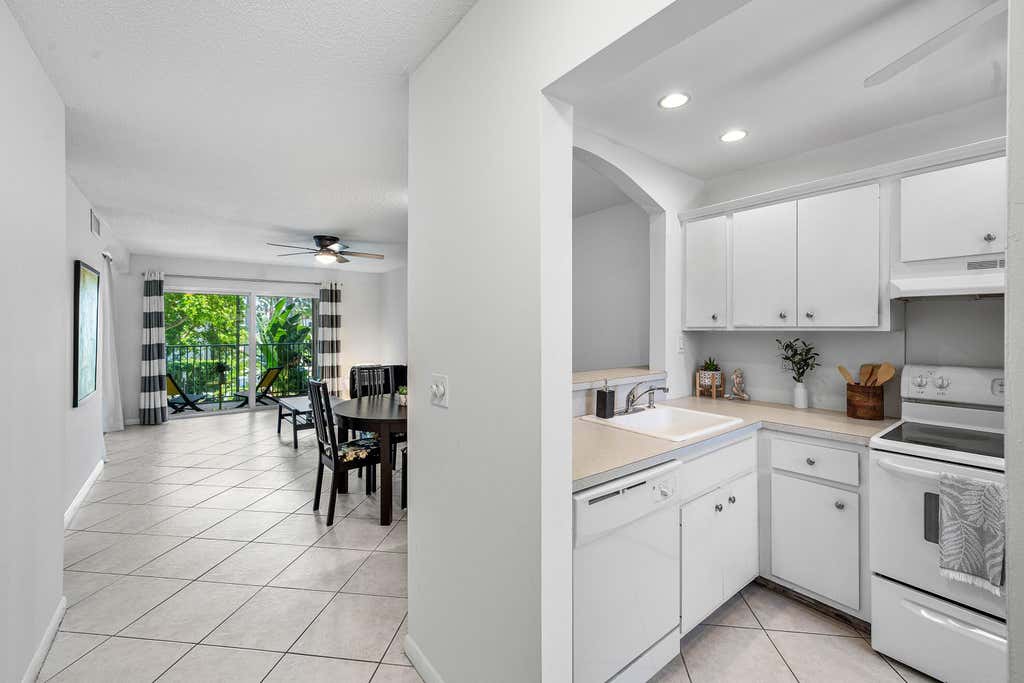 Photo of 207 Tropic Isle Drive #208, Delray Beach, FL 33483 (MLS # B26063498)
