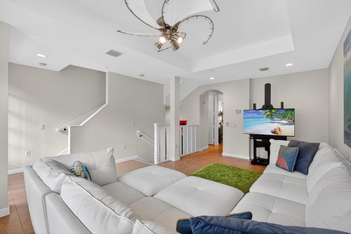 11778 Valencia Gardens Avenue